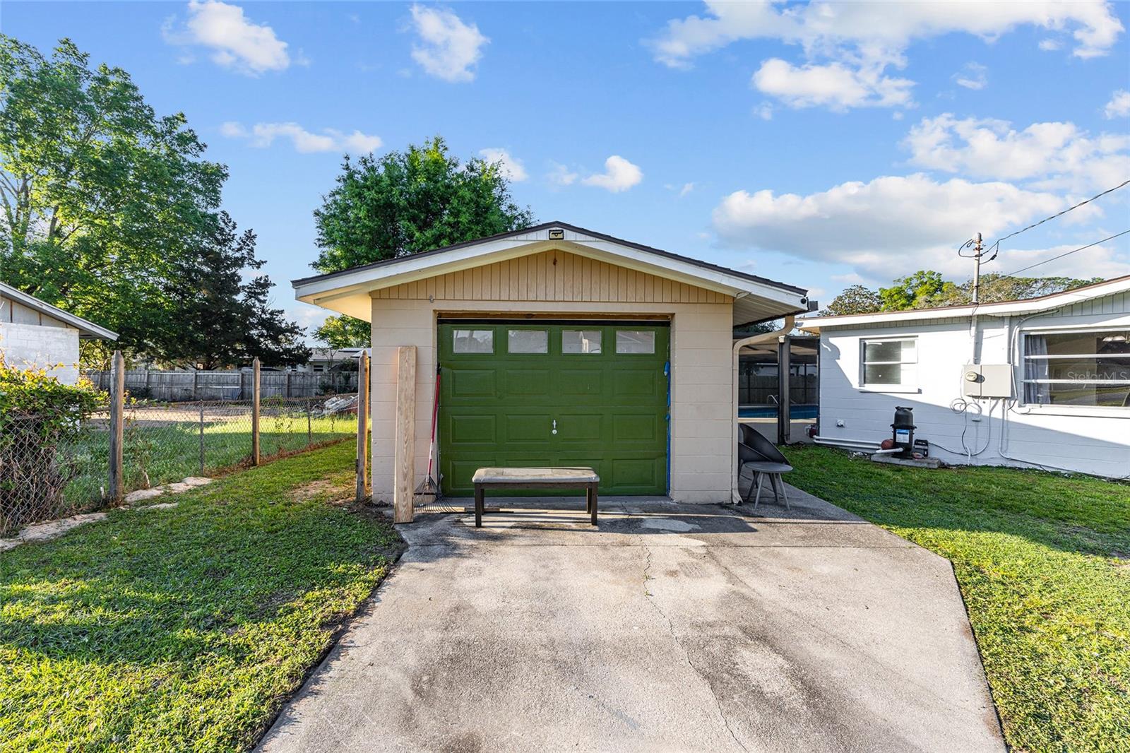 TOWN/BELLEVIEW - Residential