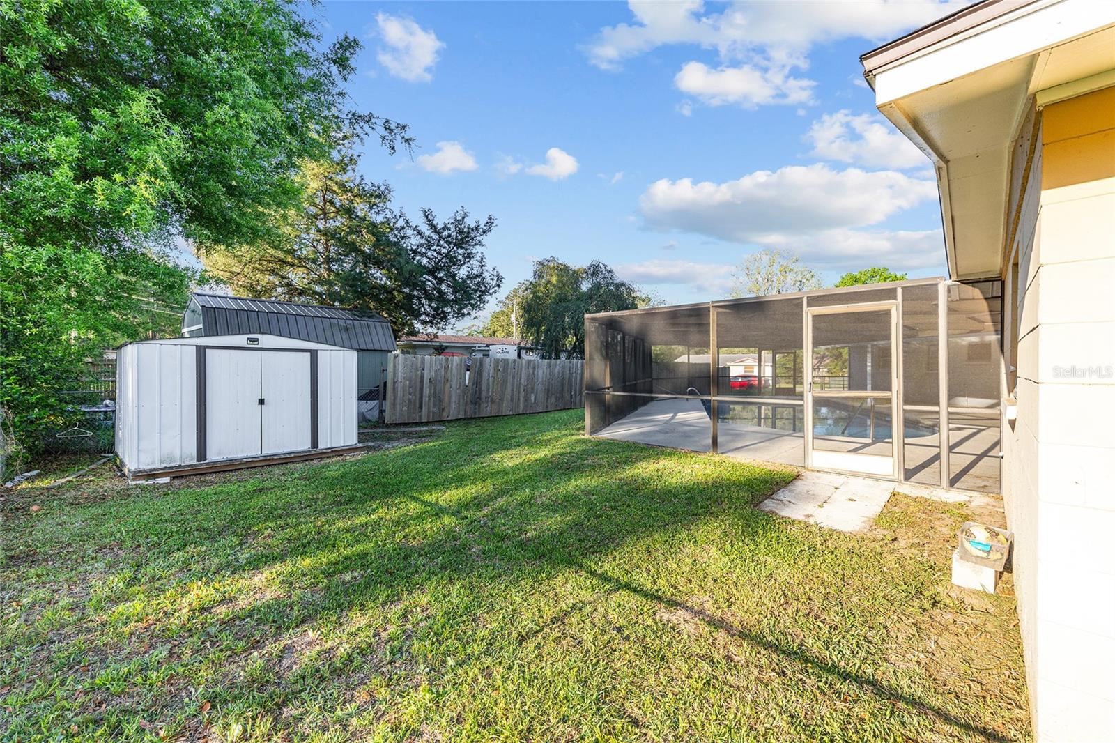 TOWN/BELLEVIEW - Residential