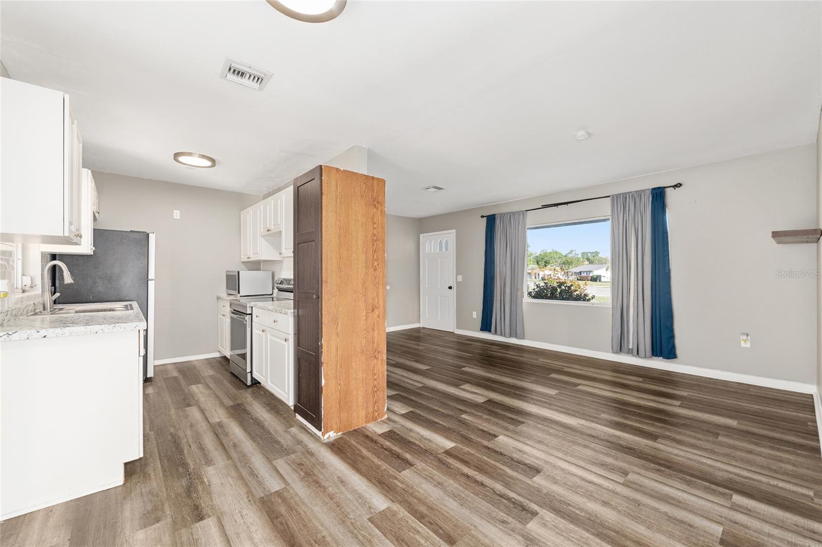 TOWN/BELLEVIEW - Residential