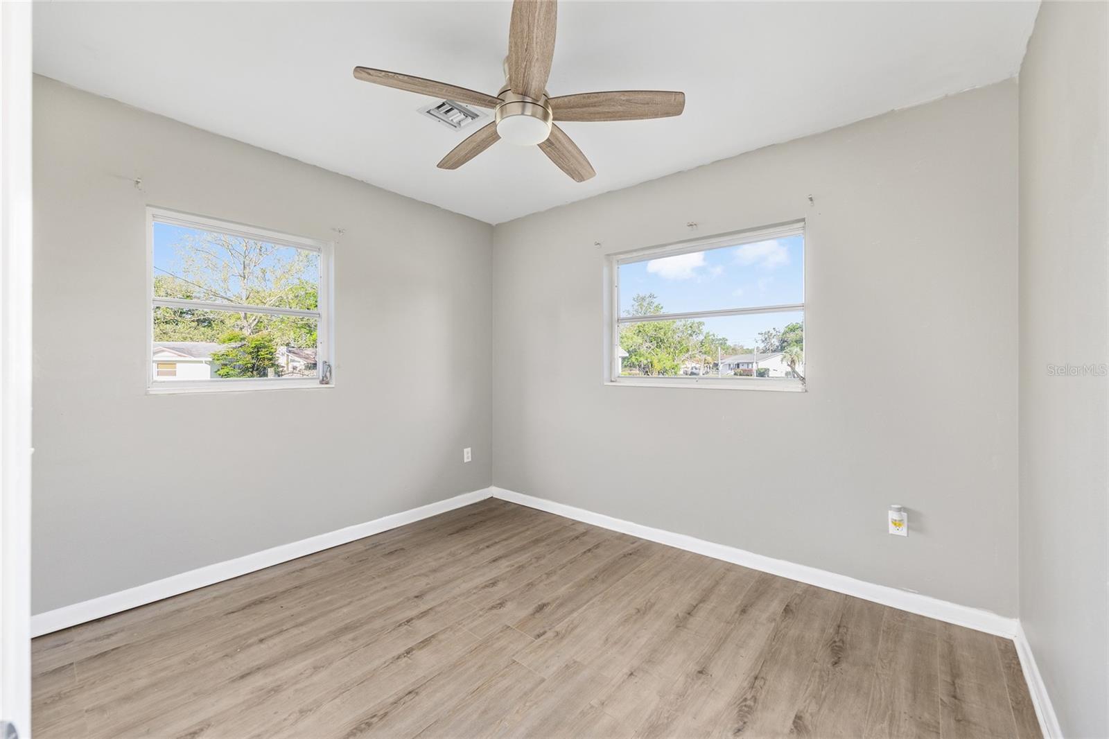 TOWN/BELLEVIEW - Residential