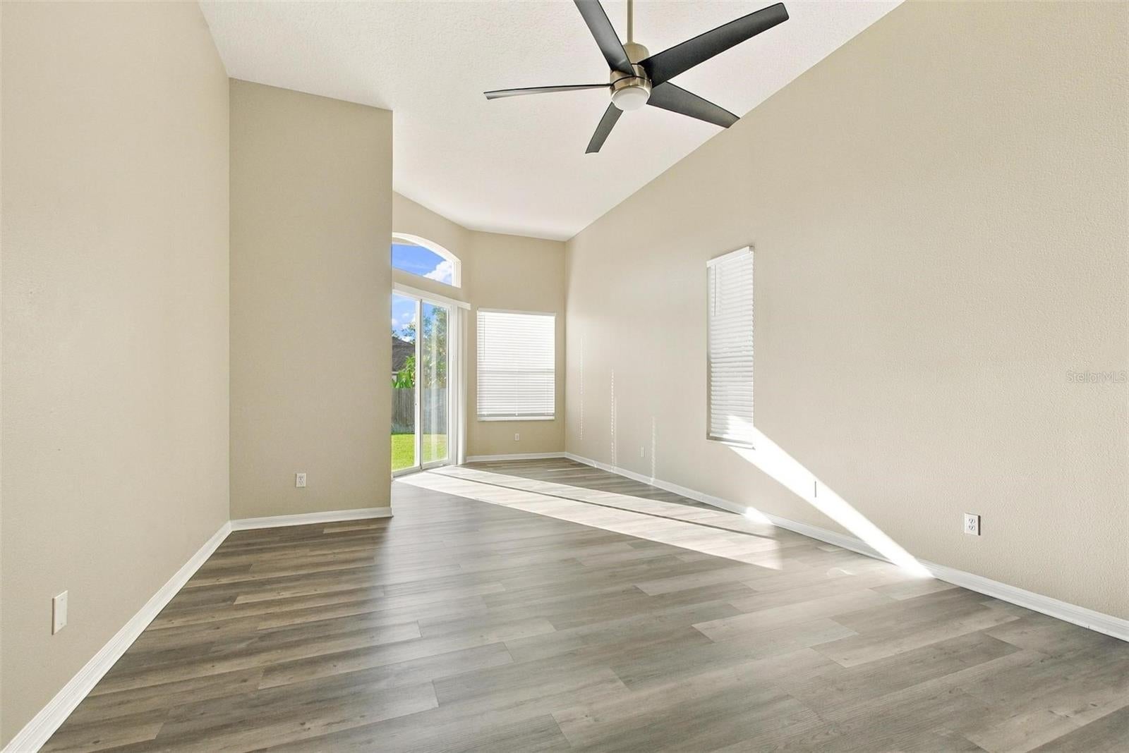 1496 WESCOTT LOOP