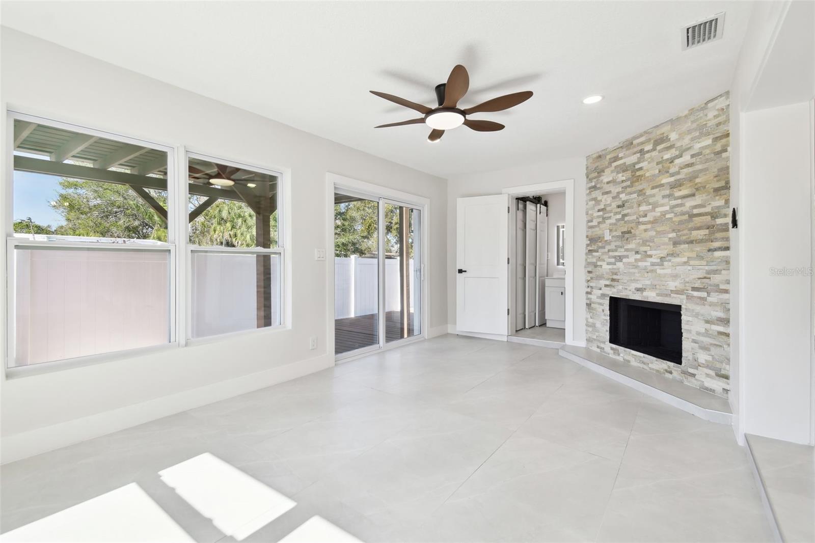 GANDY GARDENS 3 - Residential