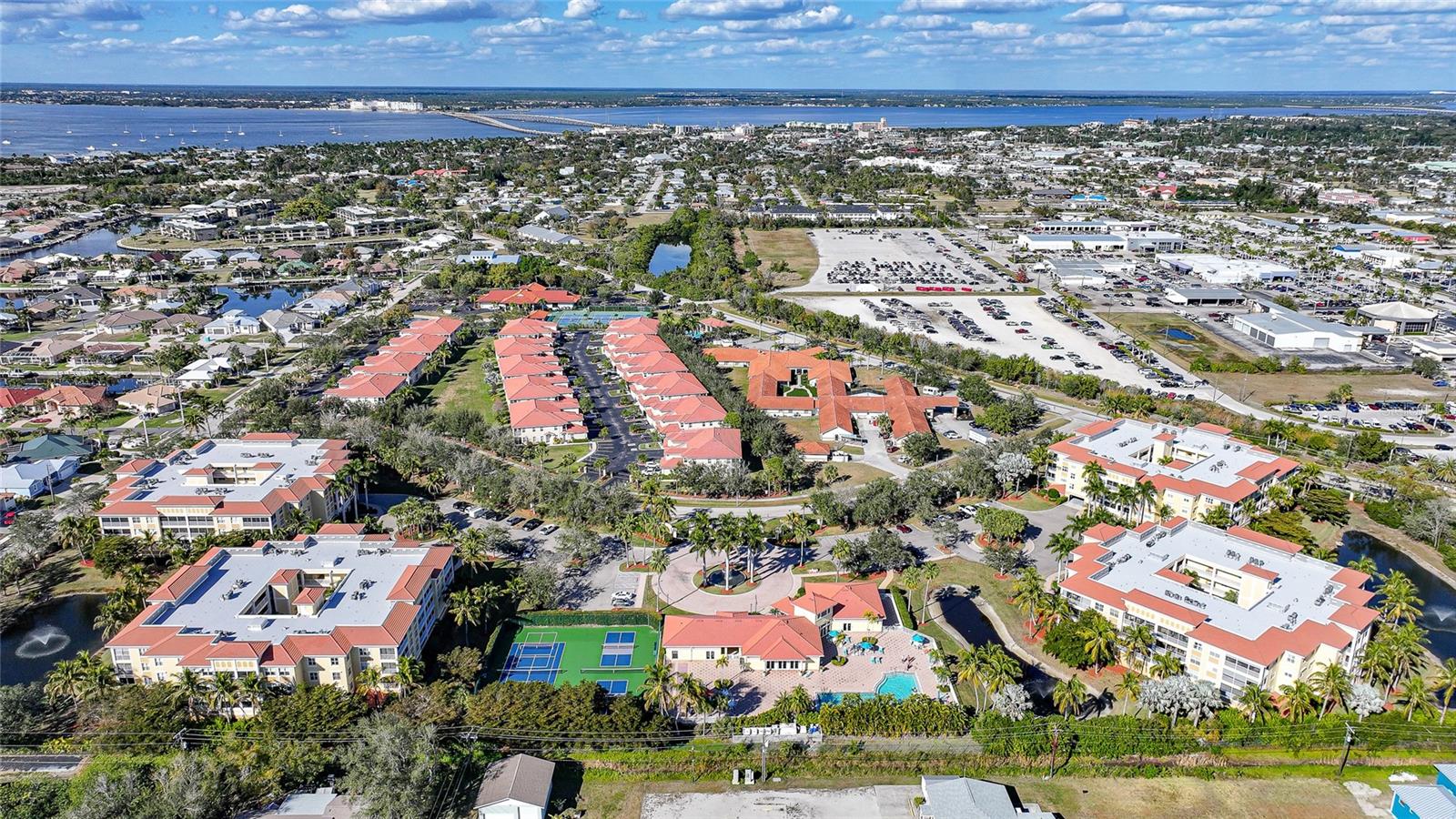 FOUNTAIN COURT PH 04 - Residential