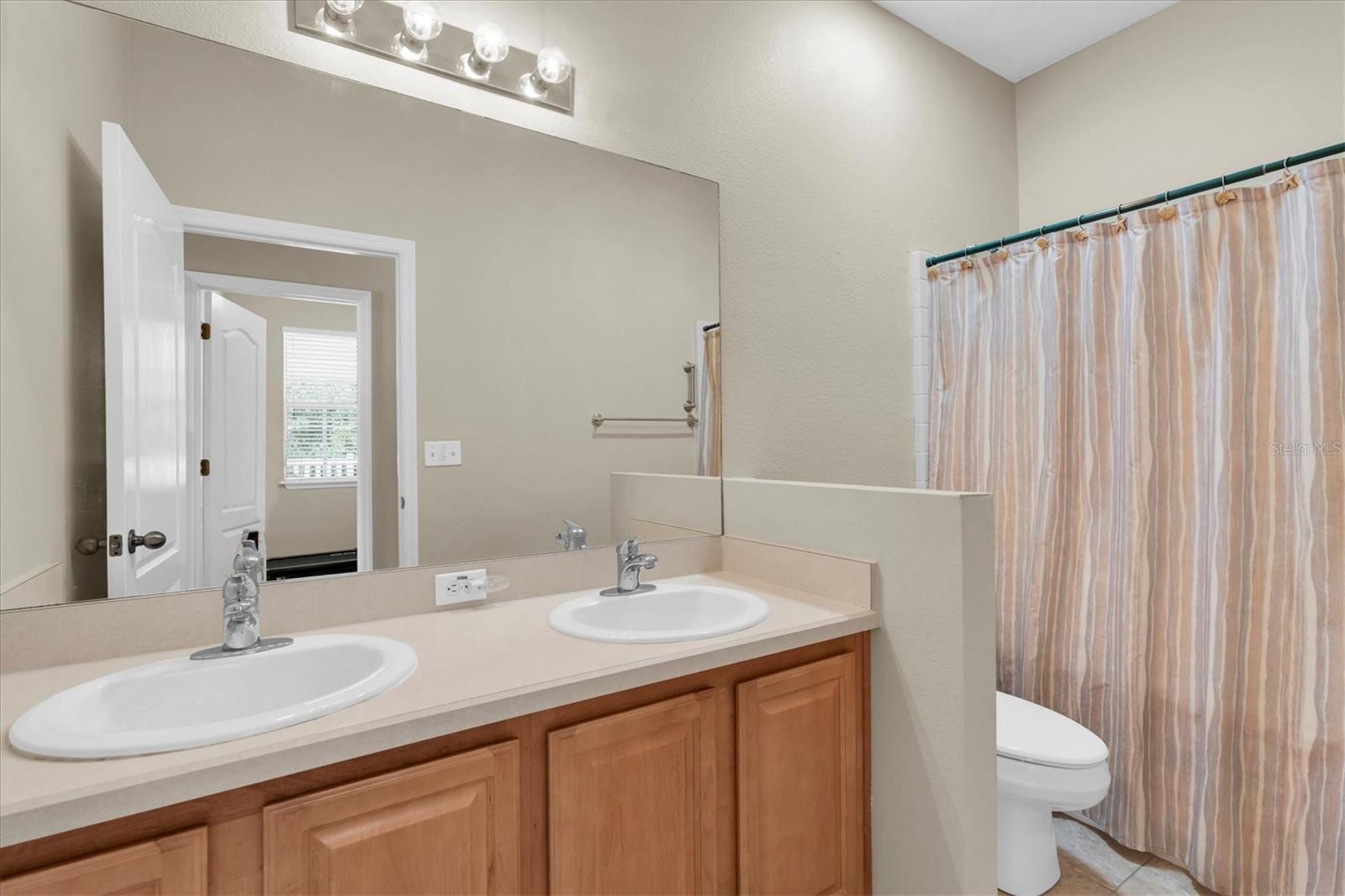 COLONY LAKES - Residential