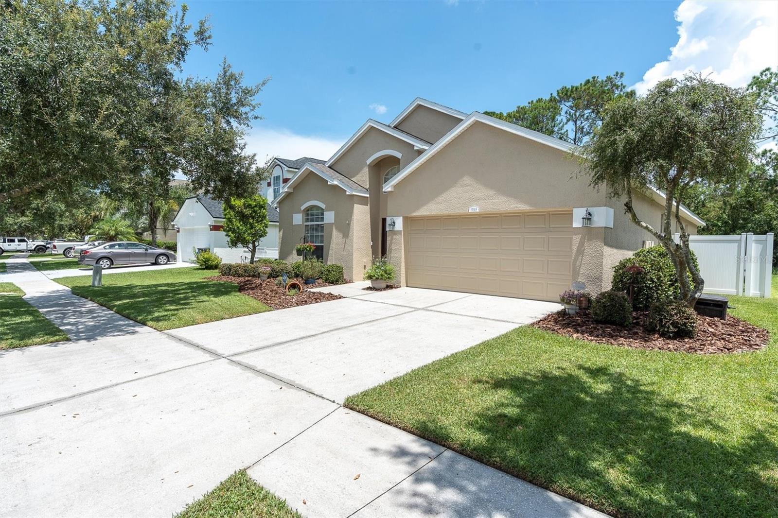 COLONY LAKES - Residential