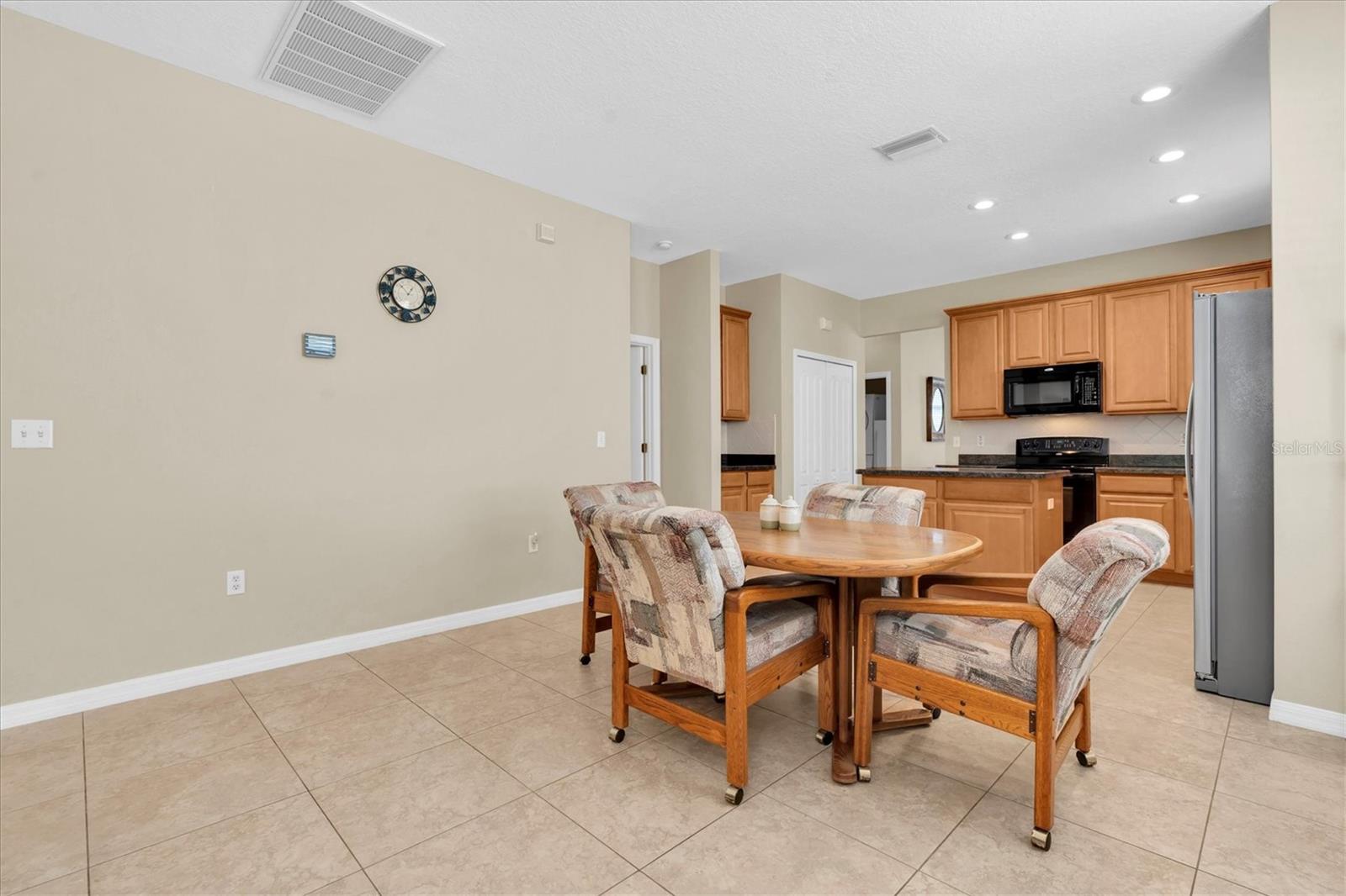 COLONY LAKES - Residential