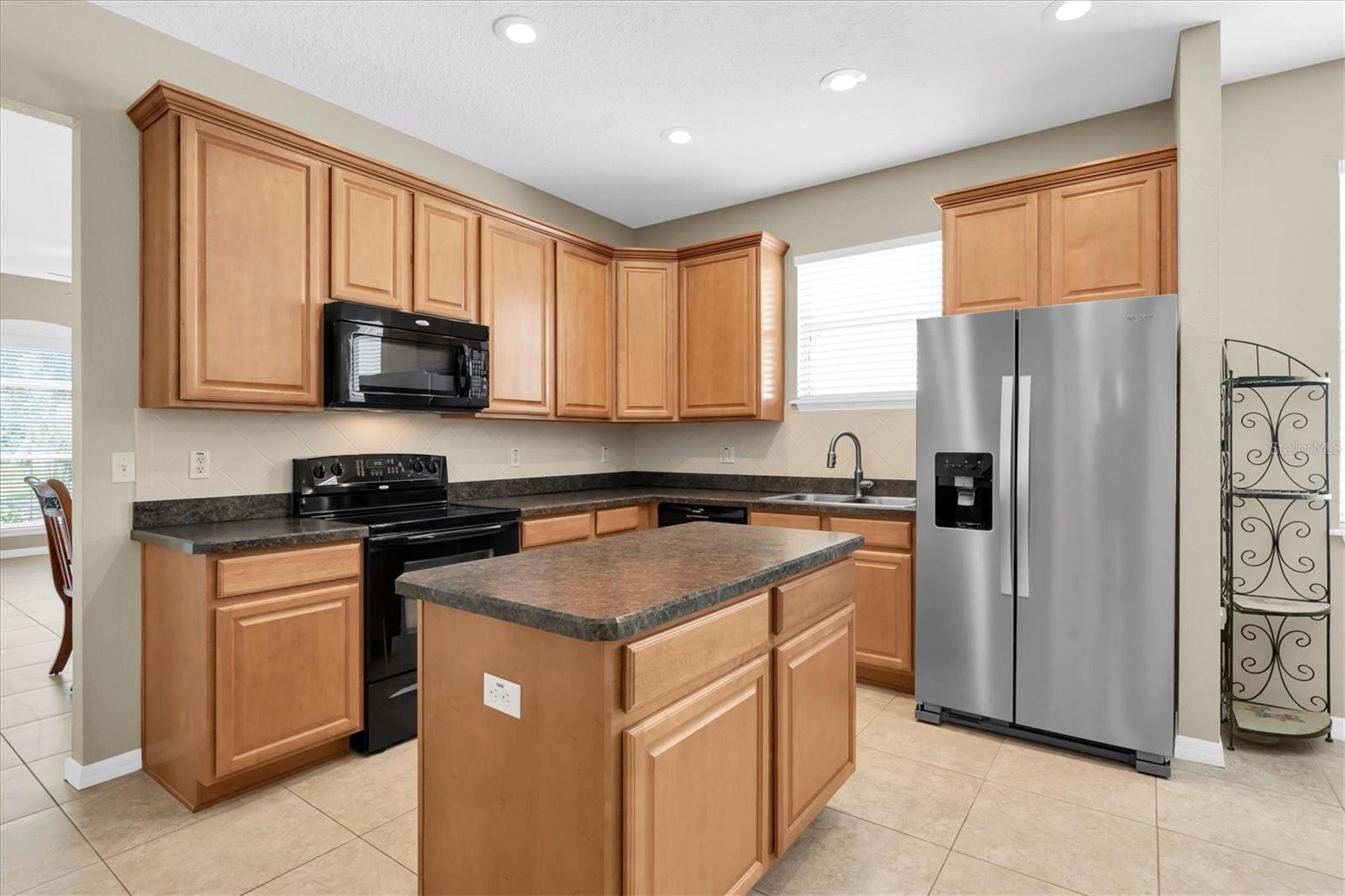 COLONY LAKES - Residential