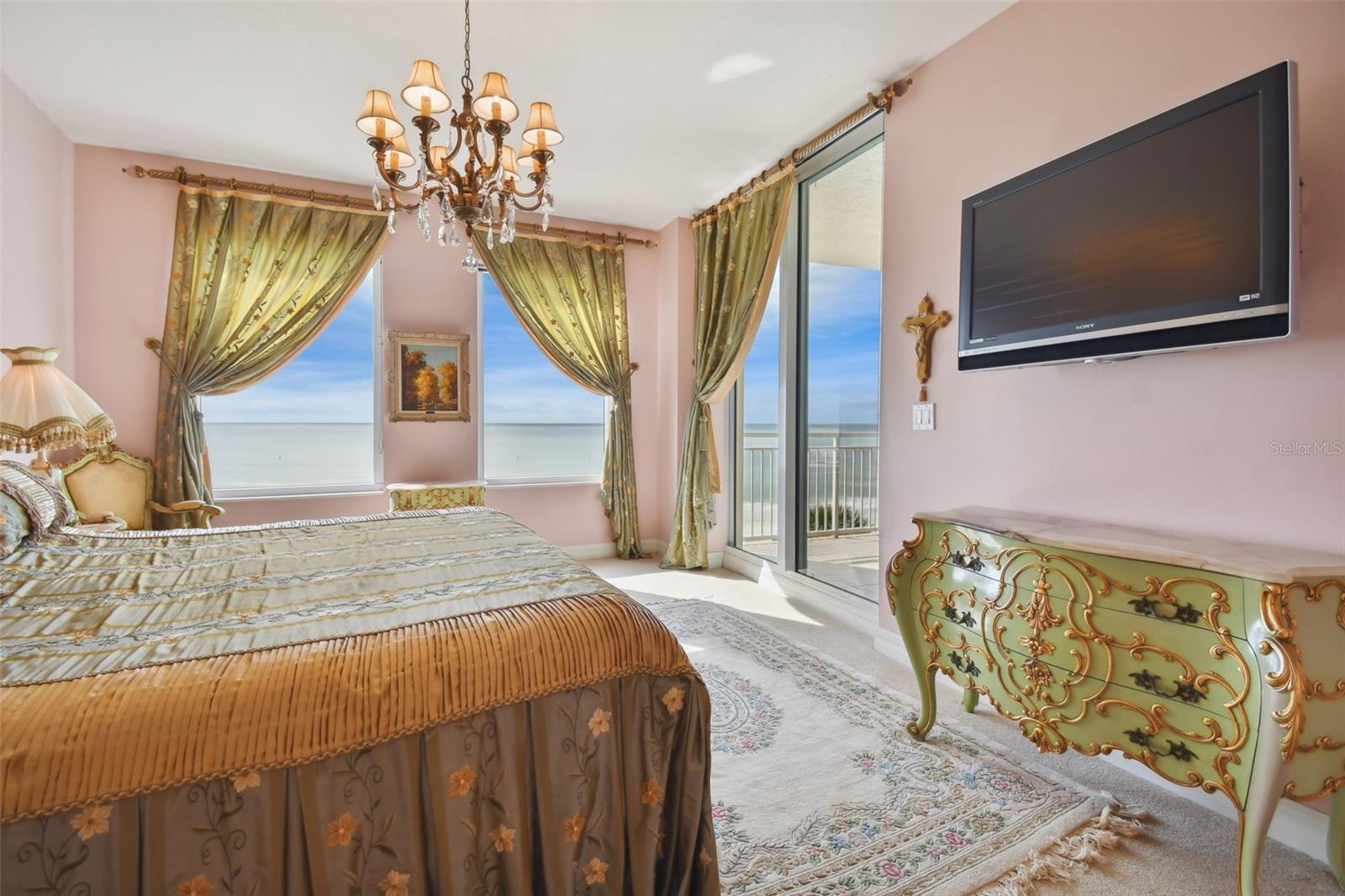 SERENO CONDO - Residential