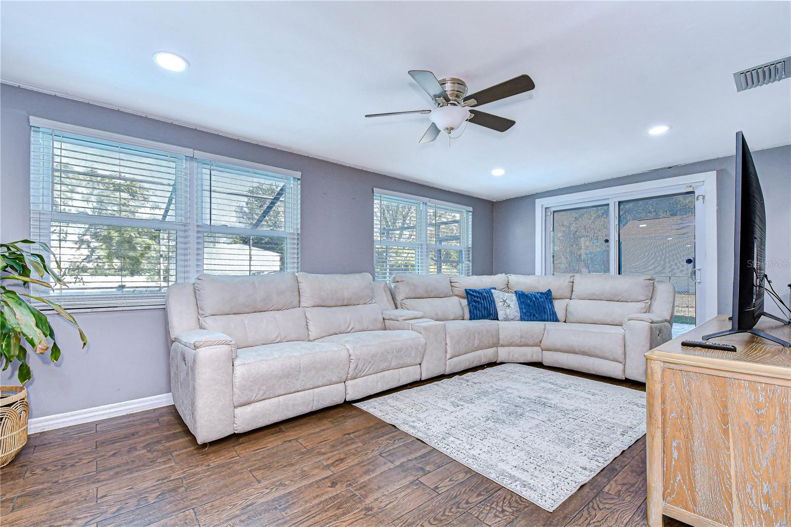 VAN SANT SUB - Residential