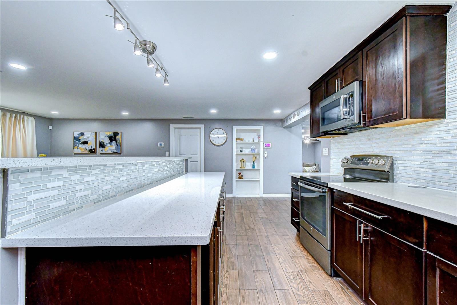 VAN SANT SUB - Residential