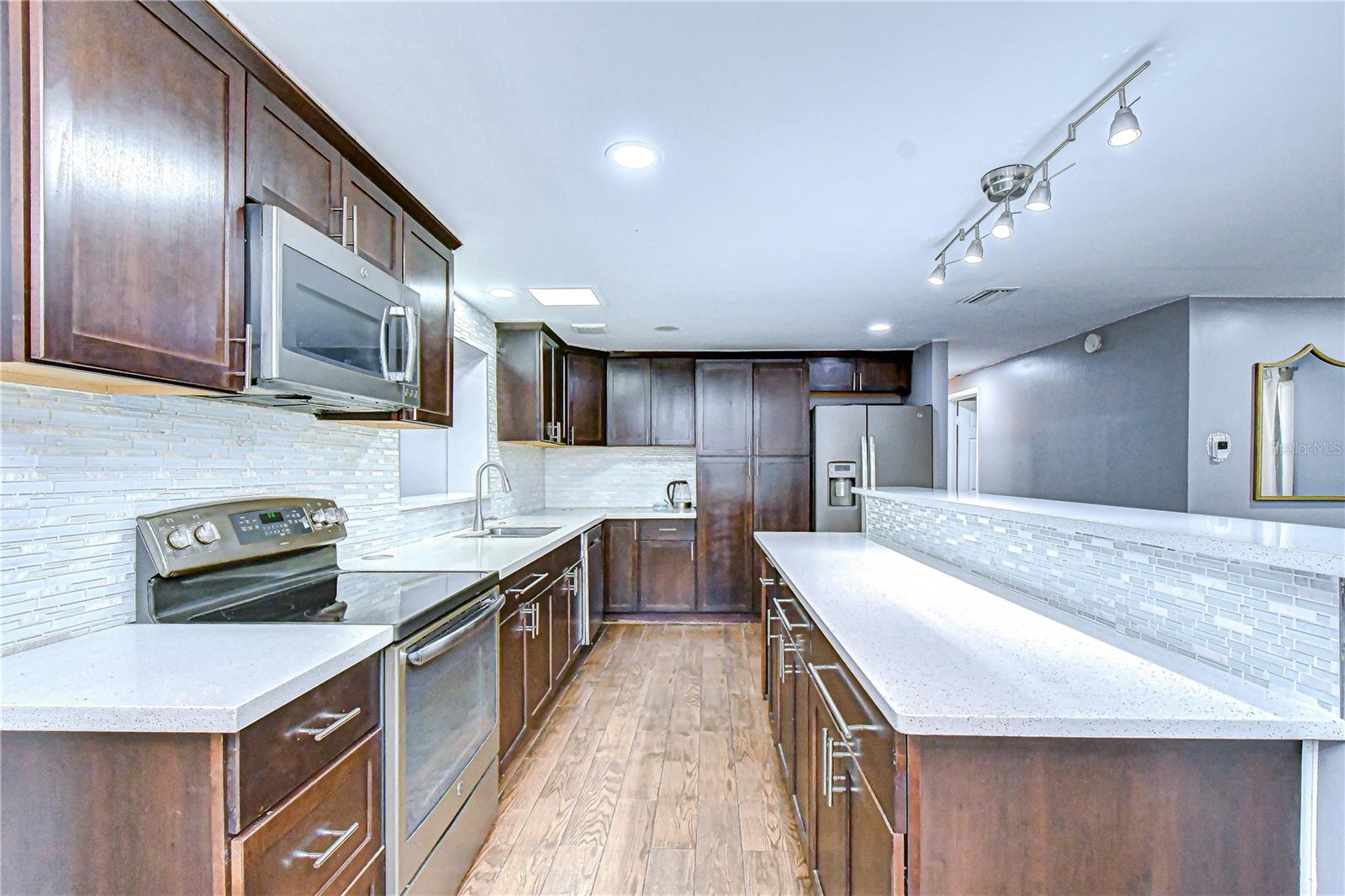 VAN SANT SUB - Residential