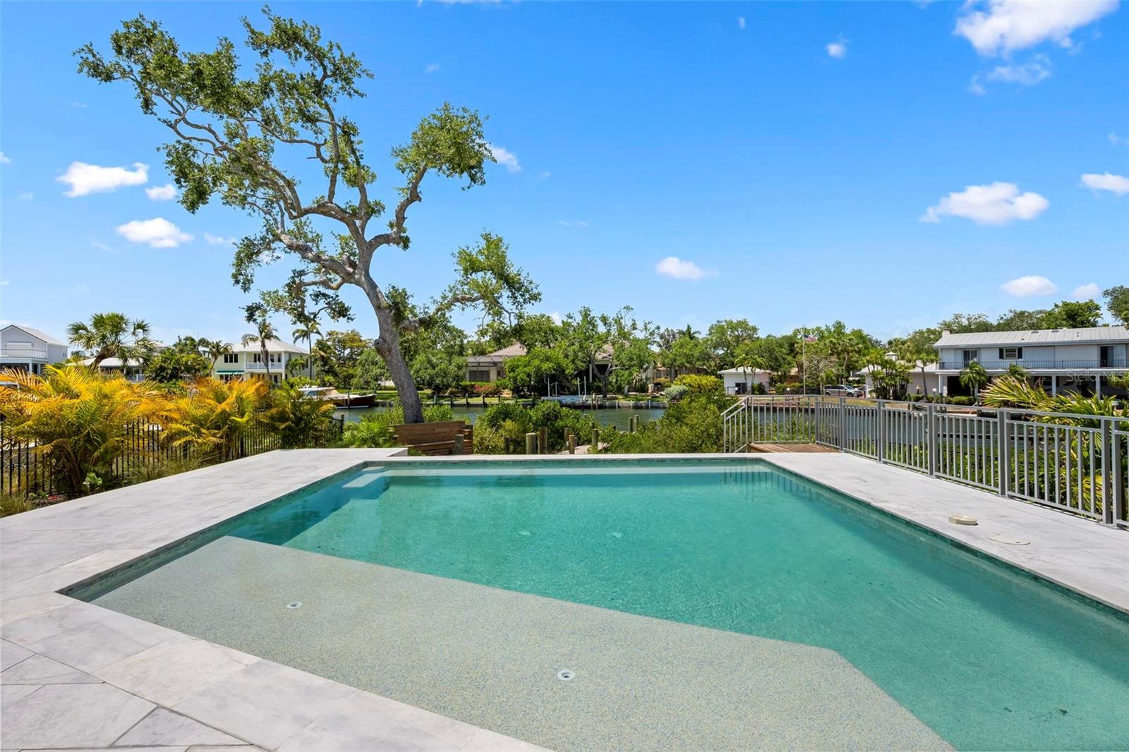 SIESTA BEACH - Residential