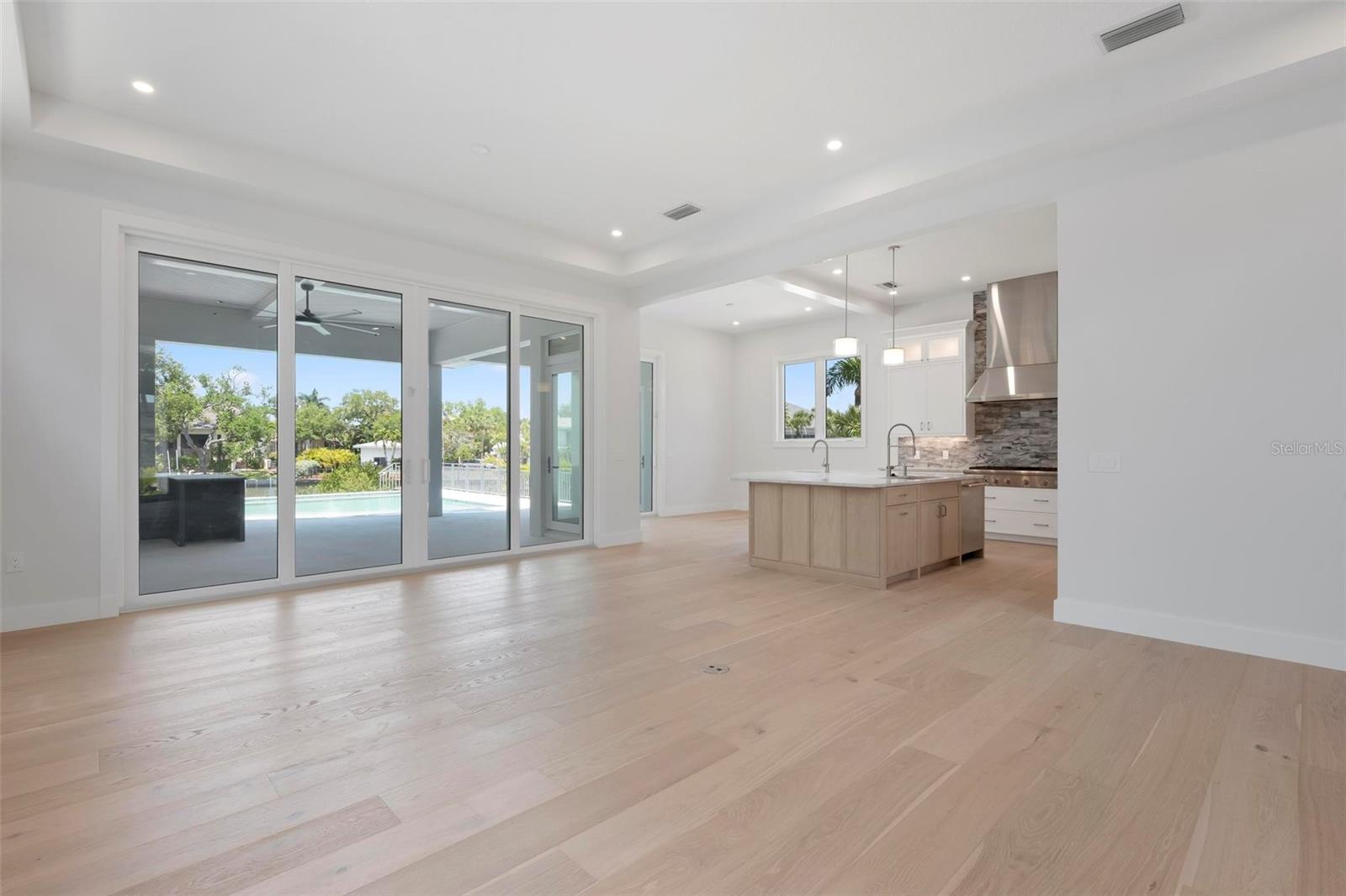 SIESTA BEACH - Residential