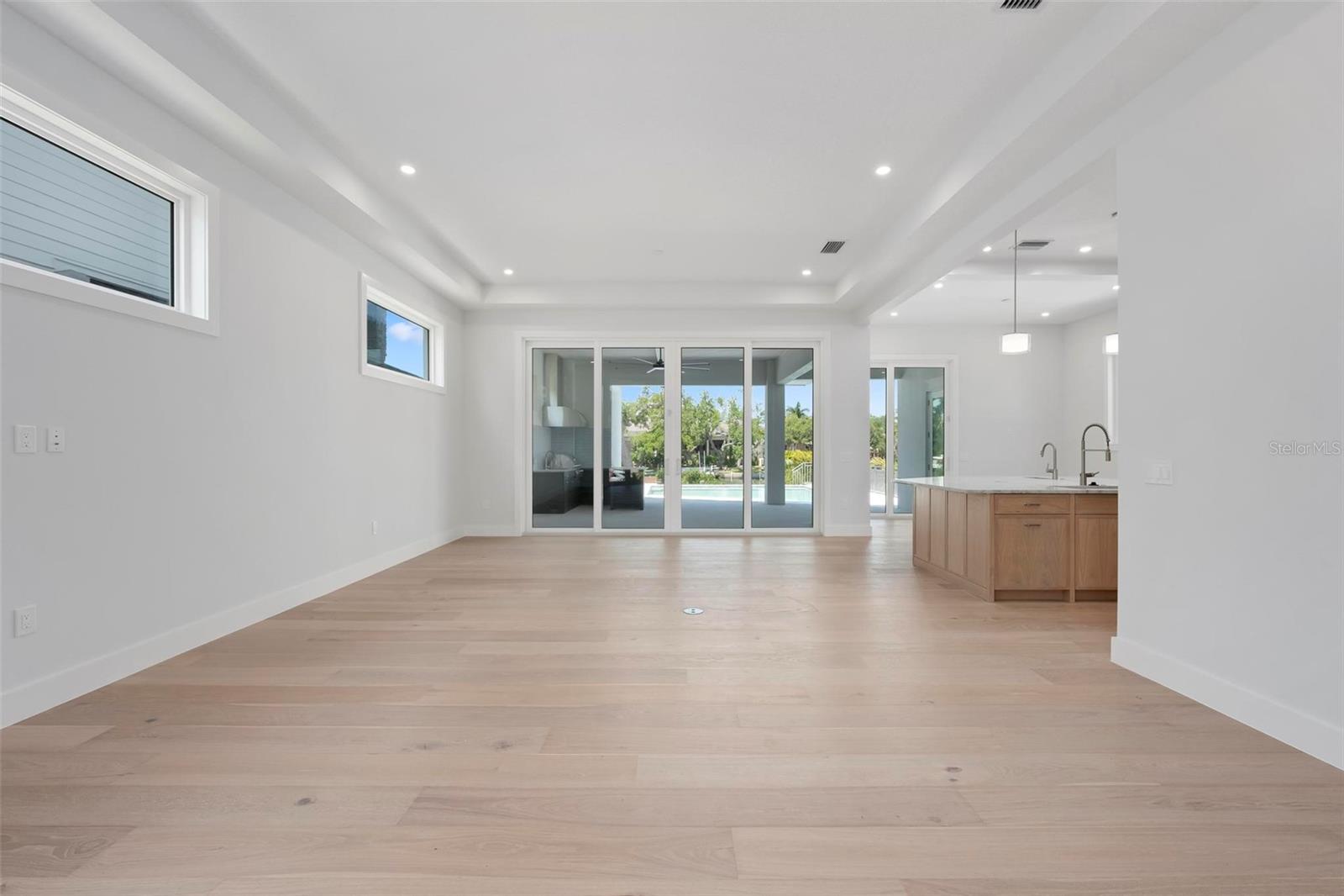 SIESTA BEACH - Residential