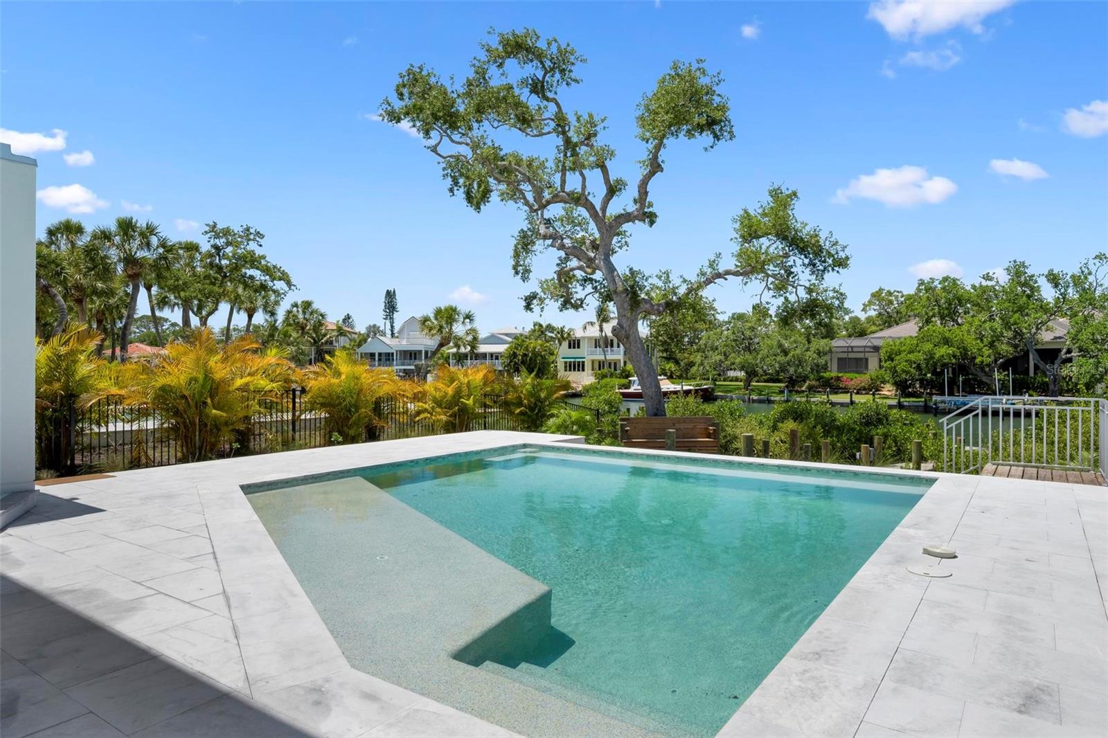 SIESTA BEACH - Residential