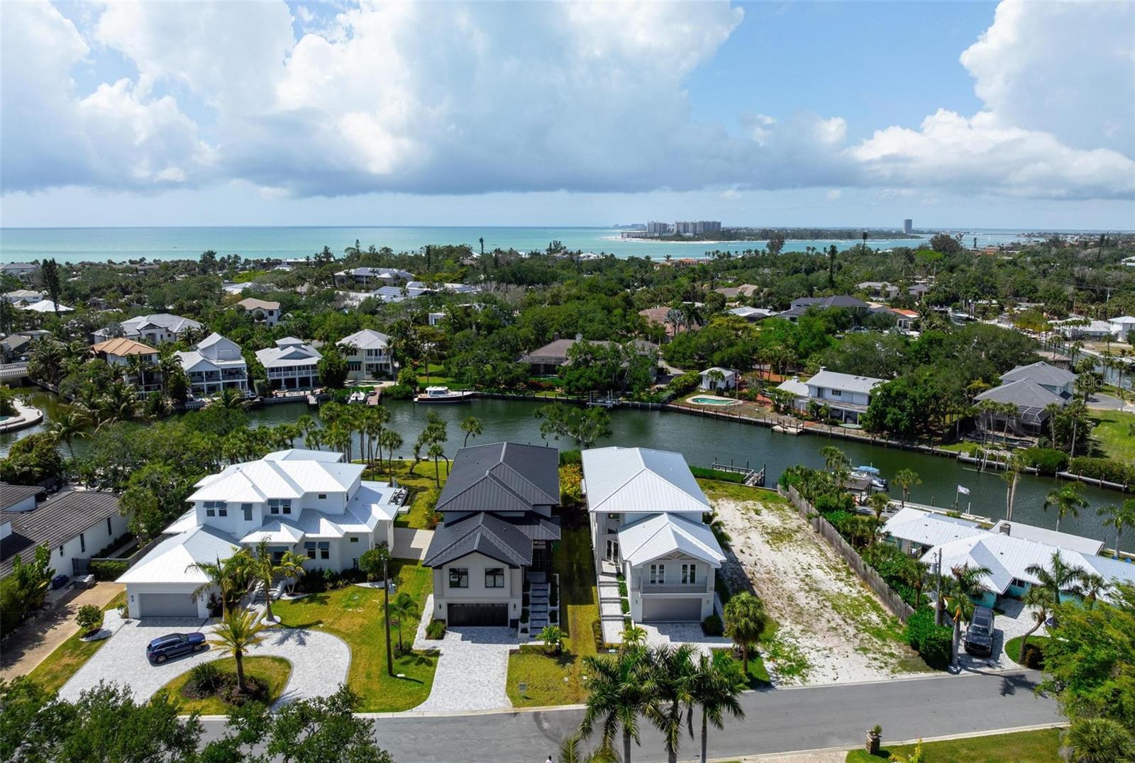 SIESTA BEACH - Residential