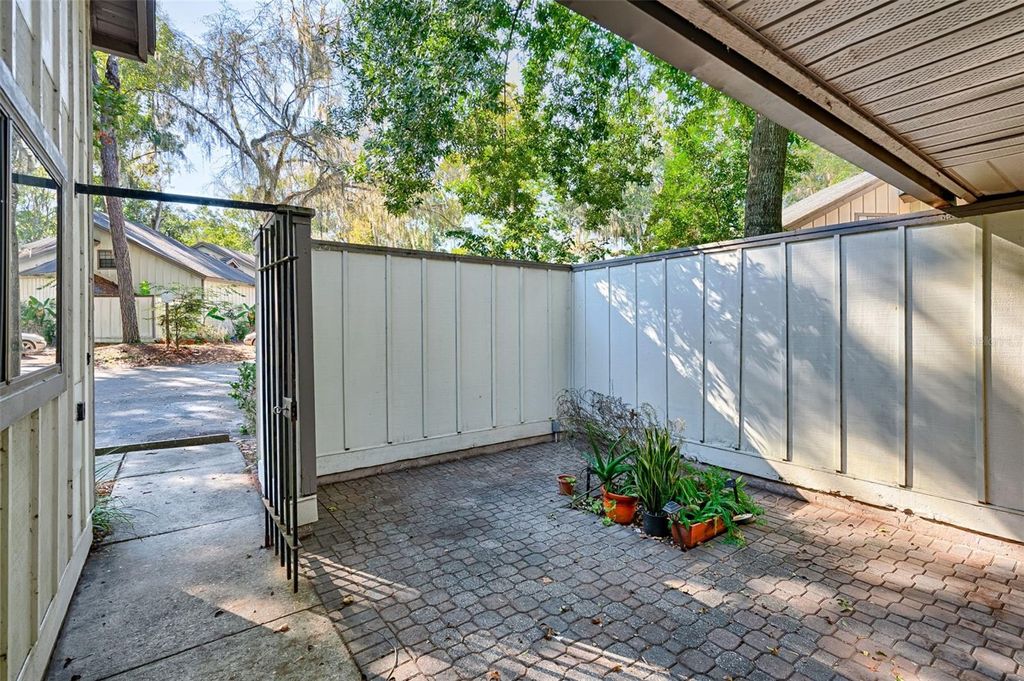 Photo of 5508 SW 4th Place, Gainesville, FL 32607 (MLS # GC535132)