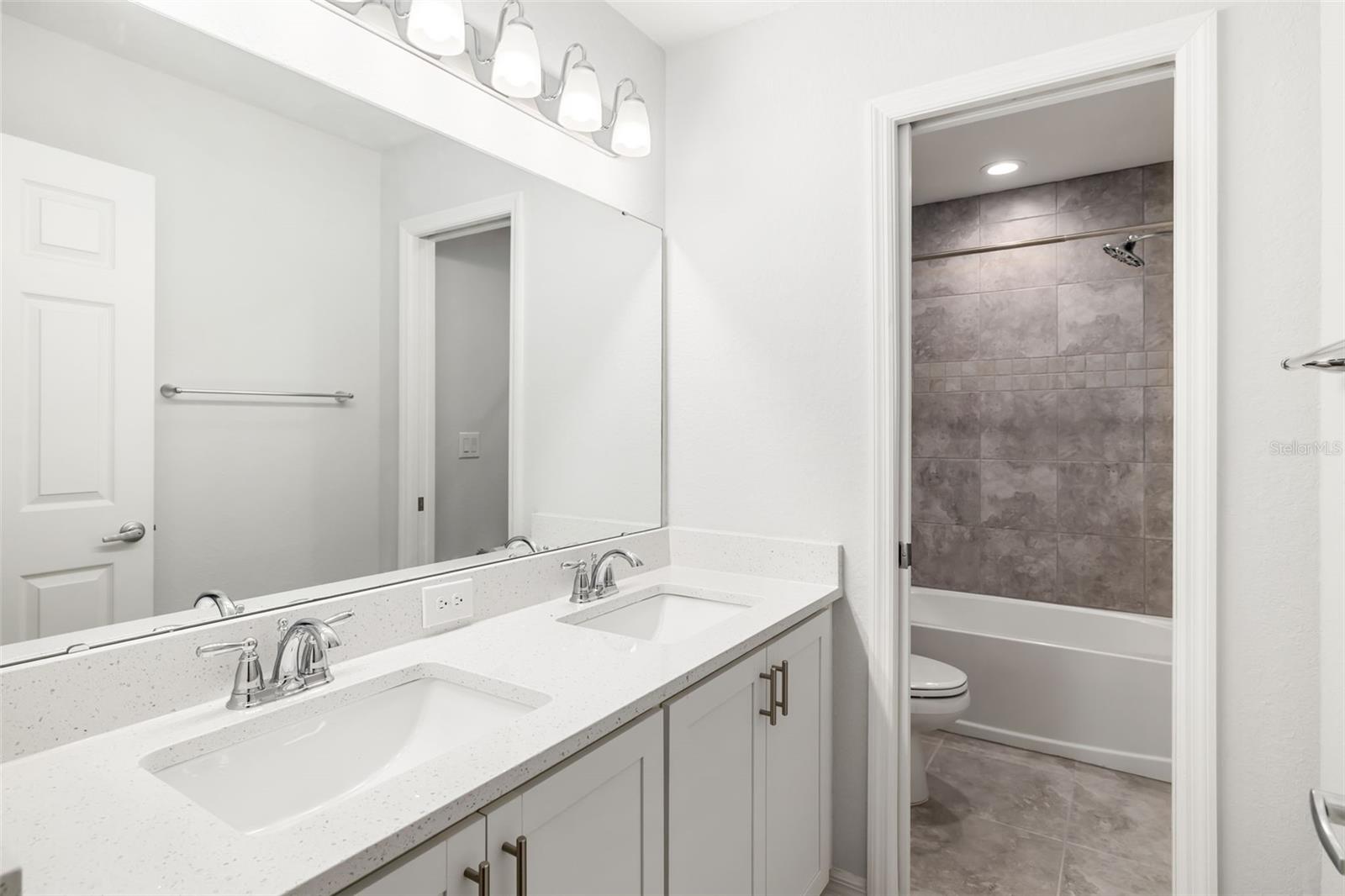 BRADFORD MANOR TWNHMS - Residential