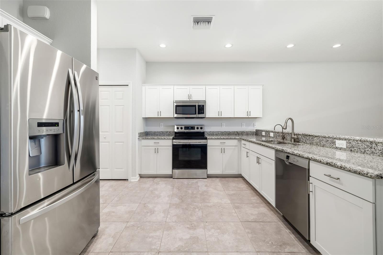 BRADFORD MANOR TWNHMS - Residential