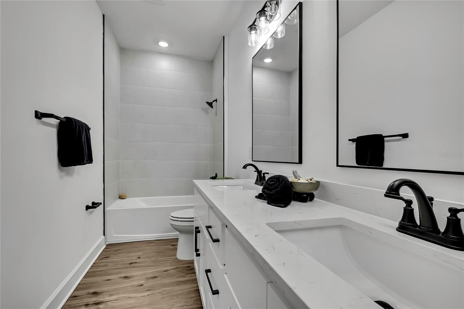 ROYAL HIGHLANDS - Residential