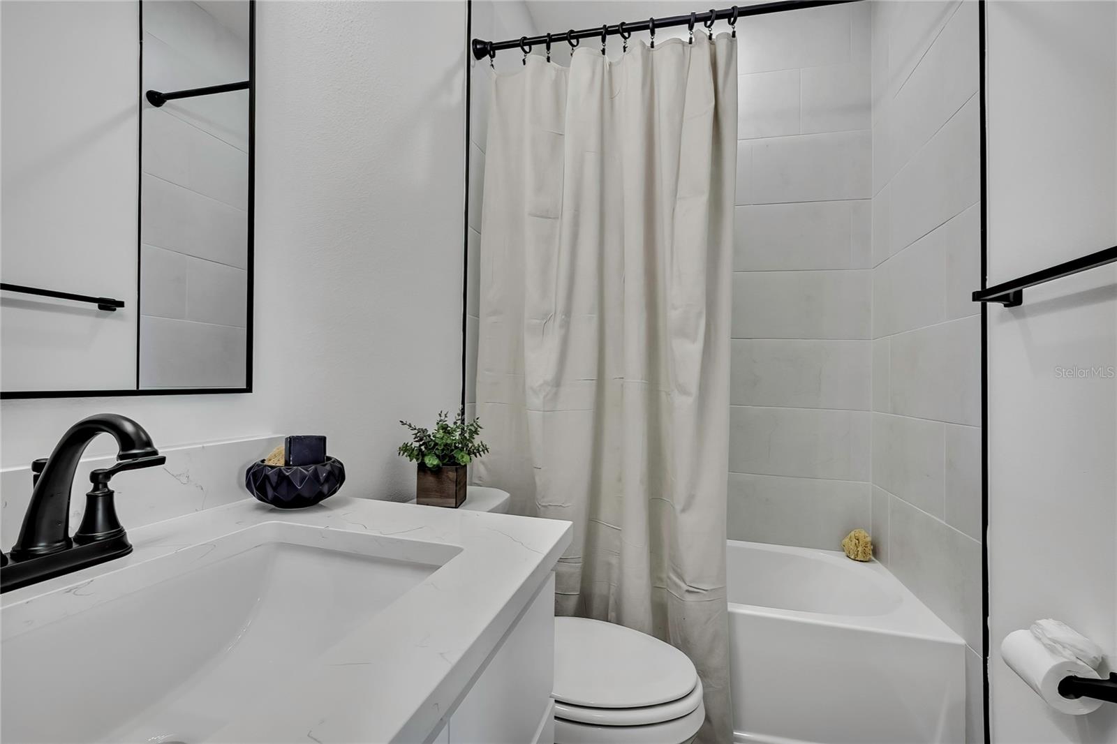 ROYAL HIGHLANDS - Residential