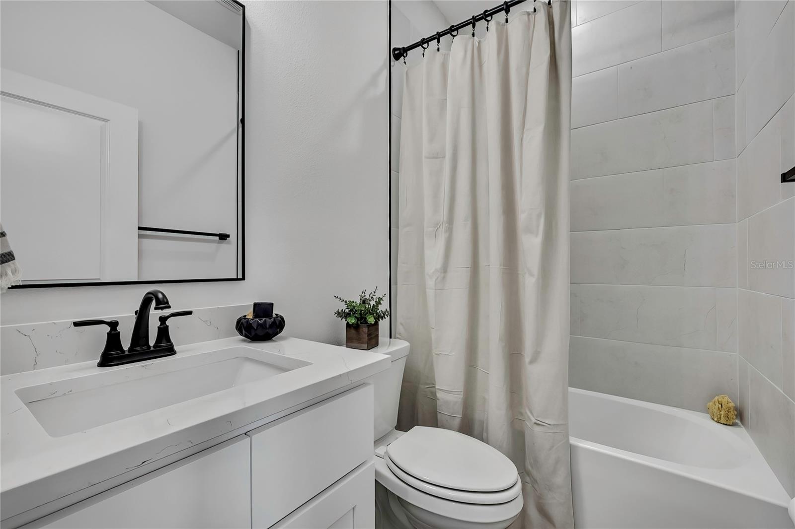 ROYAL HIGHLANDS - Residential