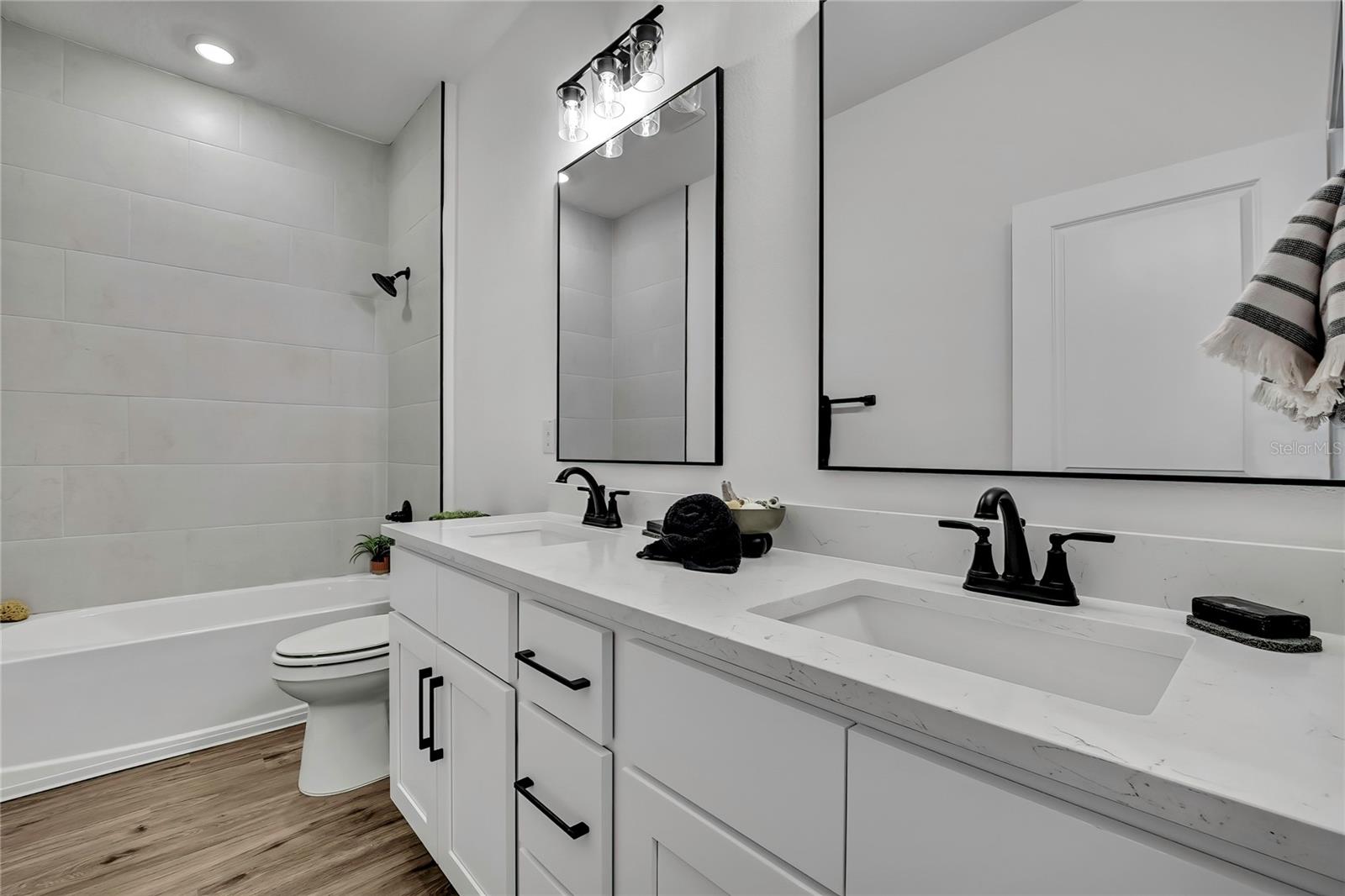 ROYAL HIGHLANDS - Residential