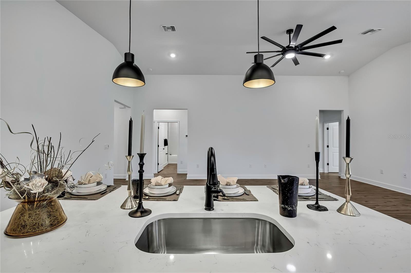 ROYAL HIGHLANDS - Residential