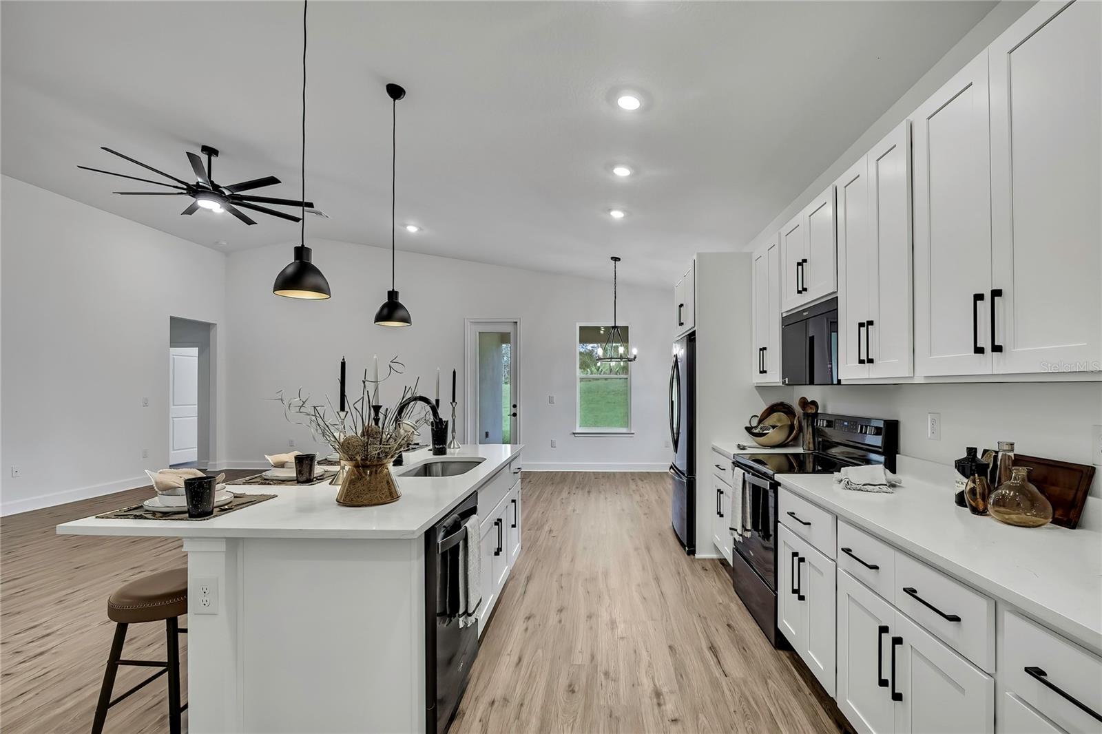 ROYAL HIGHLANDS - Residential