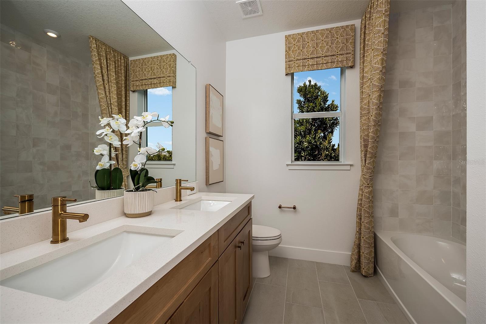 SUNSTONE LAKESIDE AT WELLEN PARK - Residential