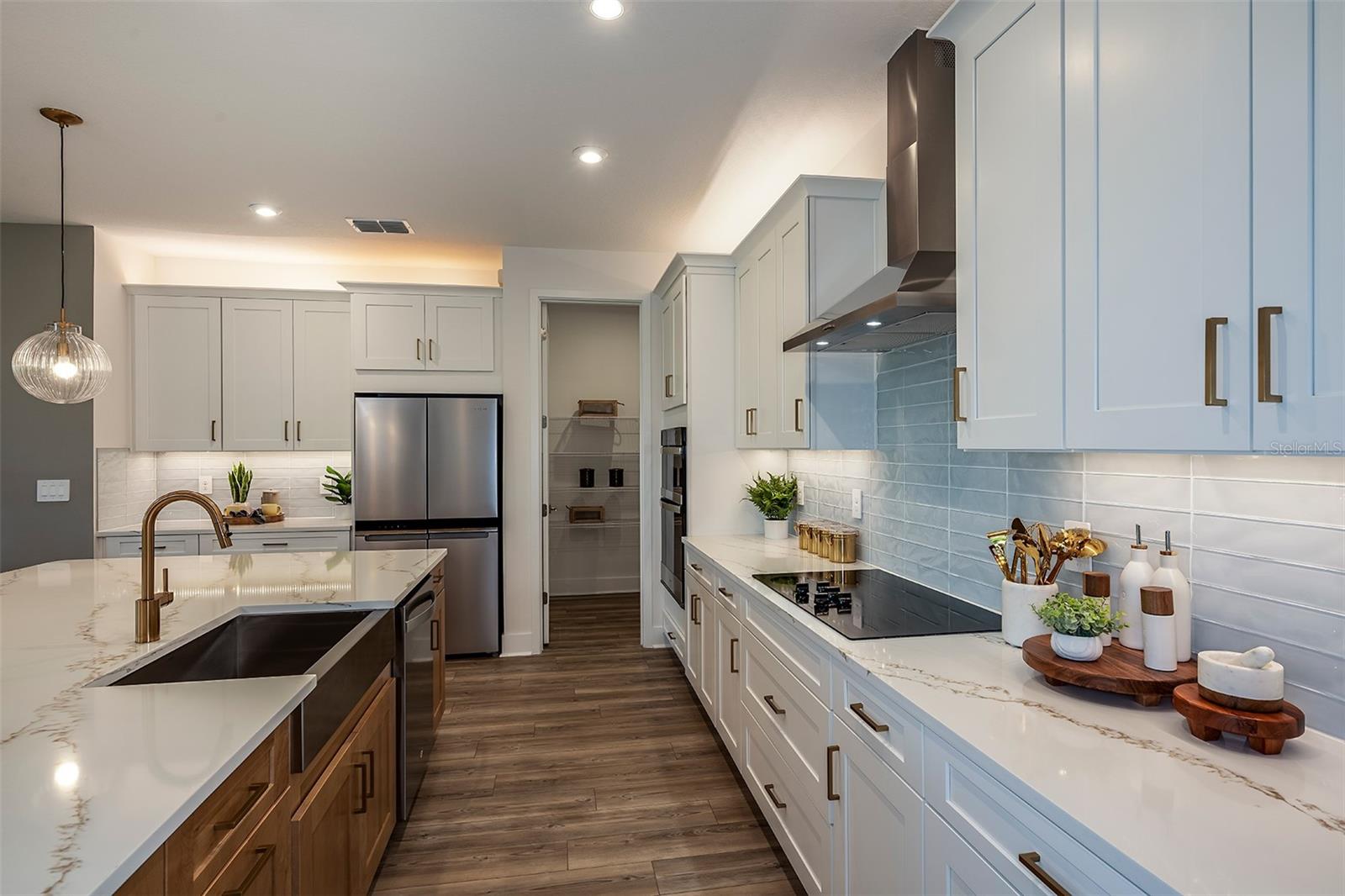 SUNSTONE LAKESIDE AT WELLEN PARK - Residential