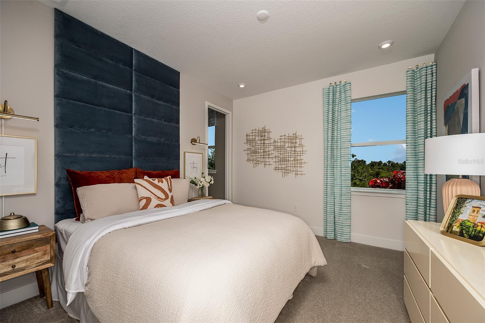 SUNSTONE LAKESIDE AT WELLEN PARK - Residential