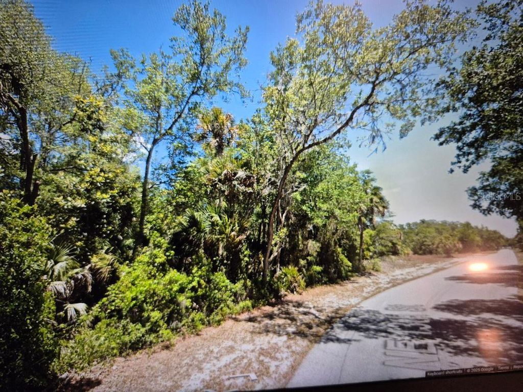 Photo of 558 NE 13th Terrace, Crystal River, FL 34428 (MLS # TB8385033)