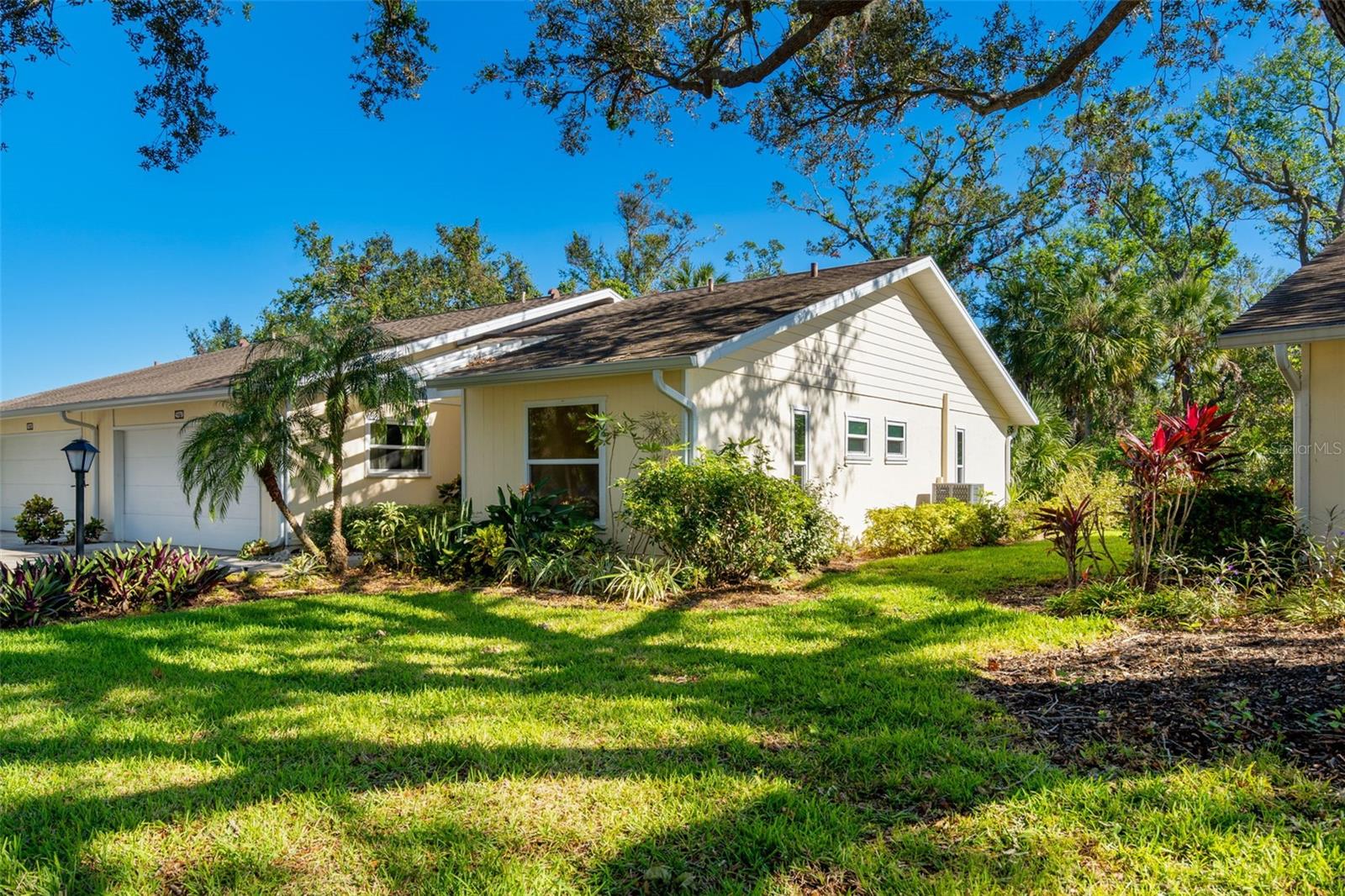 4279 OAKHURST CIRCLE E 3044