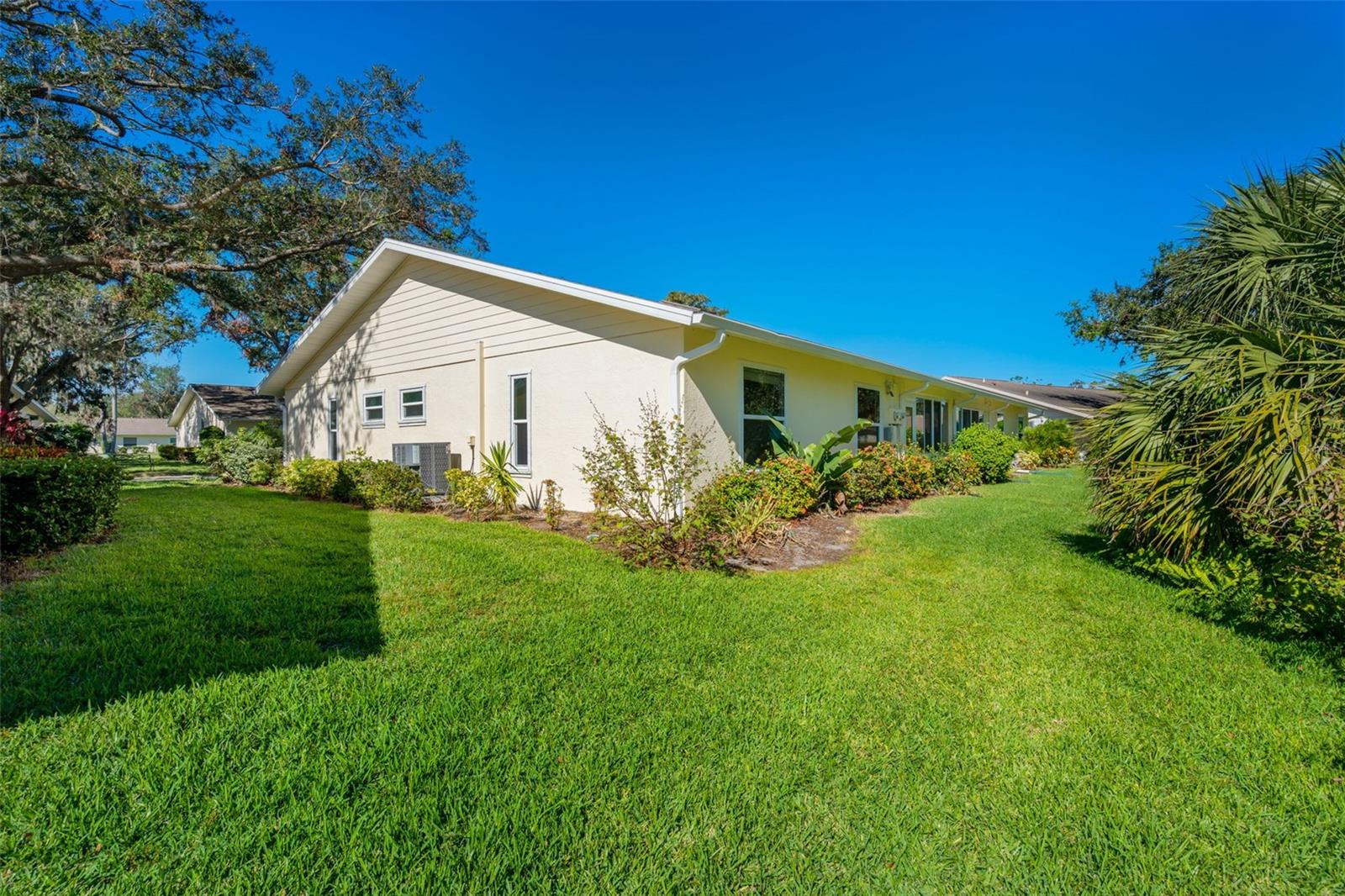 4279 OAKHURST CIRCLE E 3044