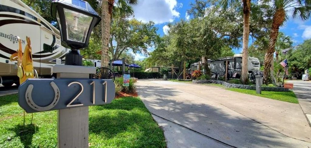 Photo of 211 HORSESHOE BEND, LAKE WALES, FL 33898 (MLS # U8173256)