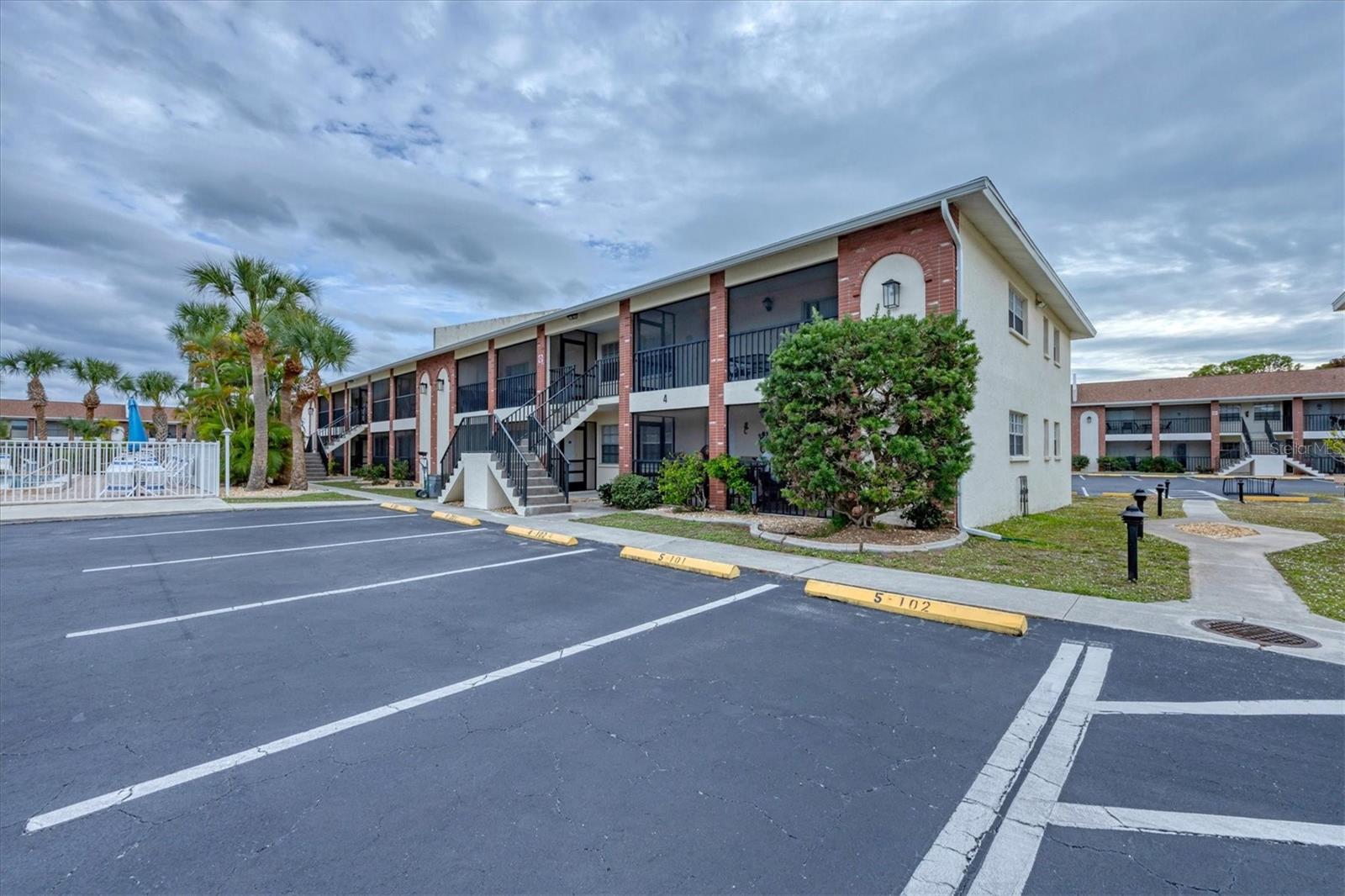 PALM MANOR PH 02 - Residential