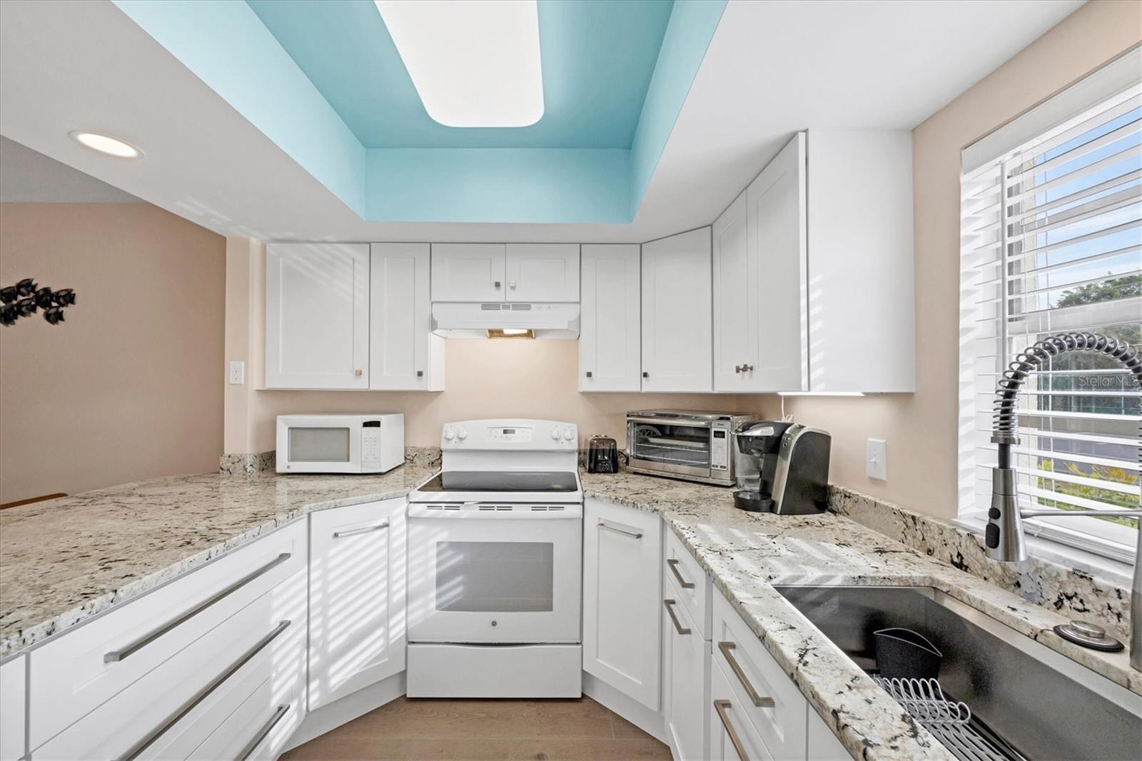 PALM MANOR PH 02 - Residential