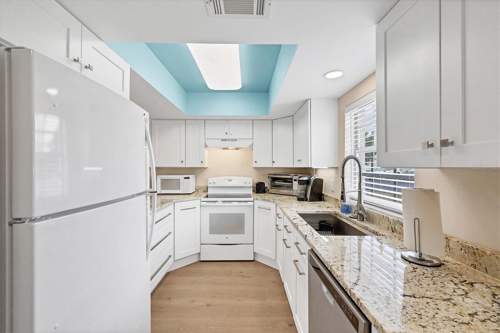 PALM MANOR PH 02 - Residential