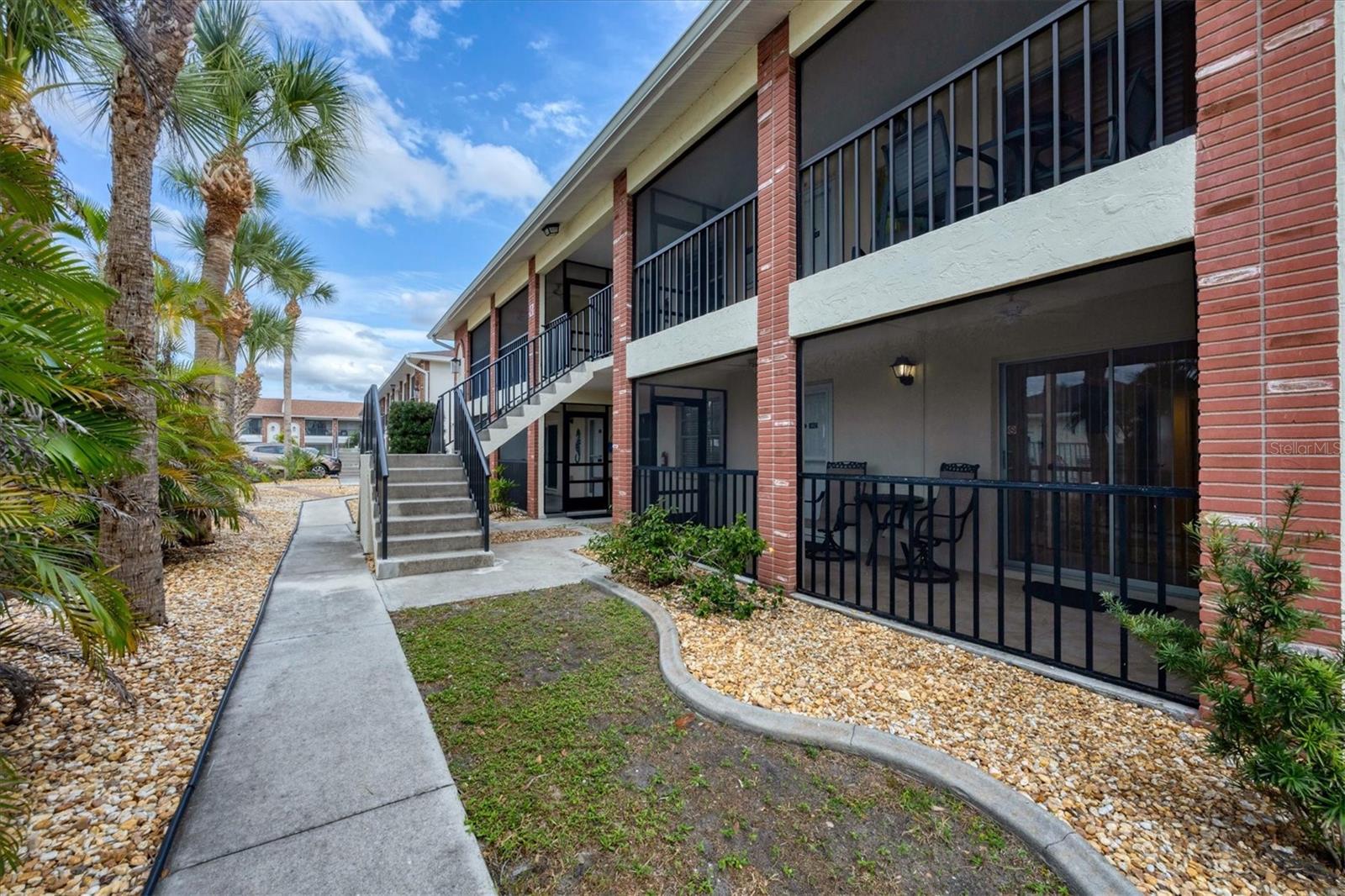 PALM MANOR PH 02 - Residential