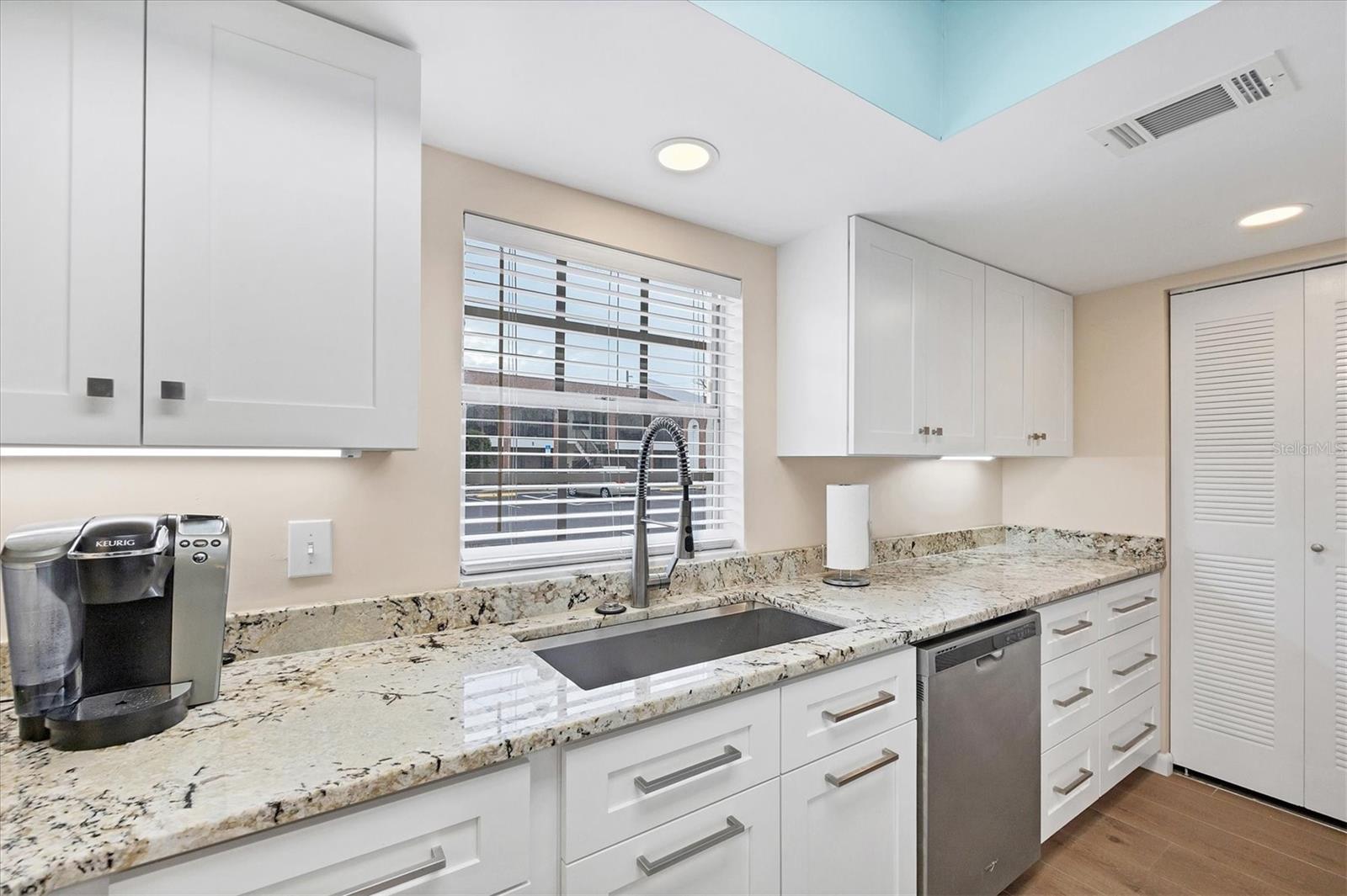 PALM MANOR PH 02 - Residential