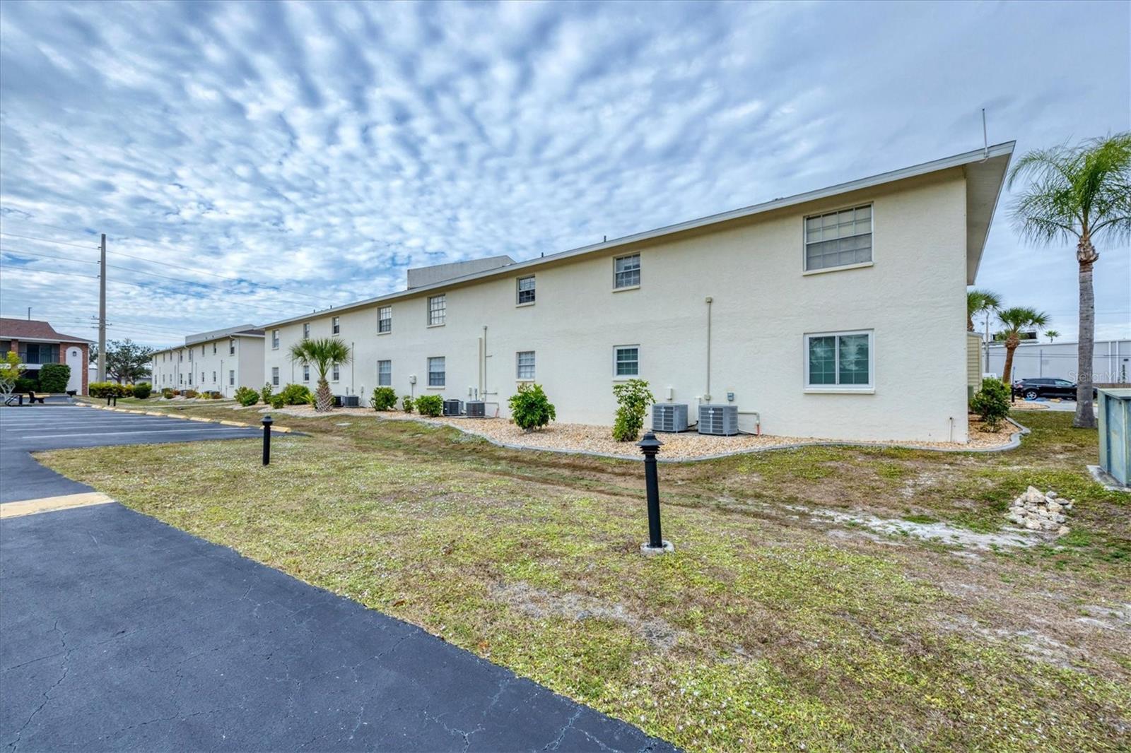 PALM MANOR PH 02 - Residential