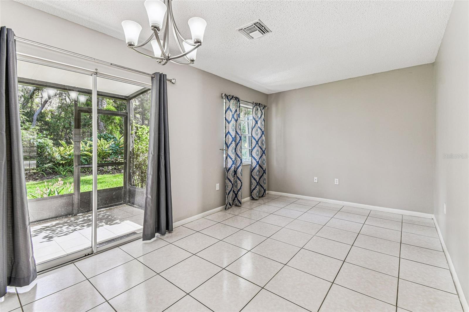 PINE GROVE CONDO AT BLOOMINGDALE - Residential