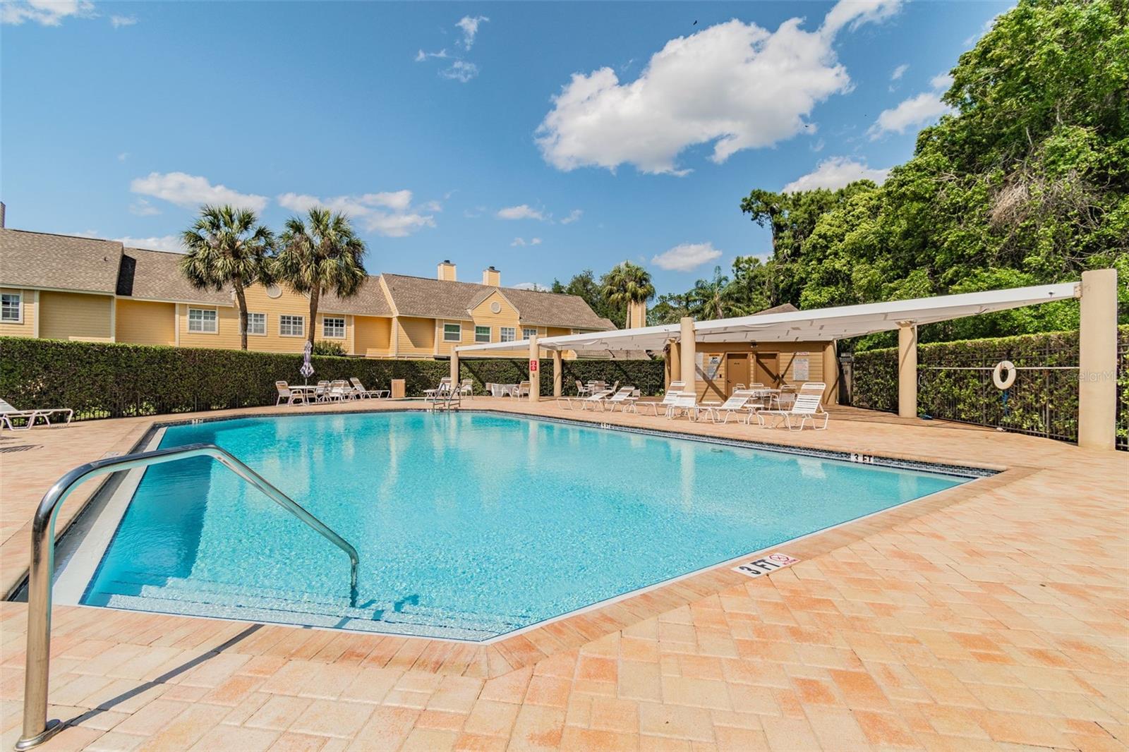 PINE GROVE CONDO AT BLOOMINGDALE - Residential