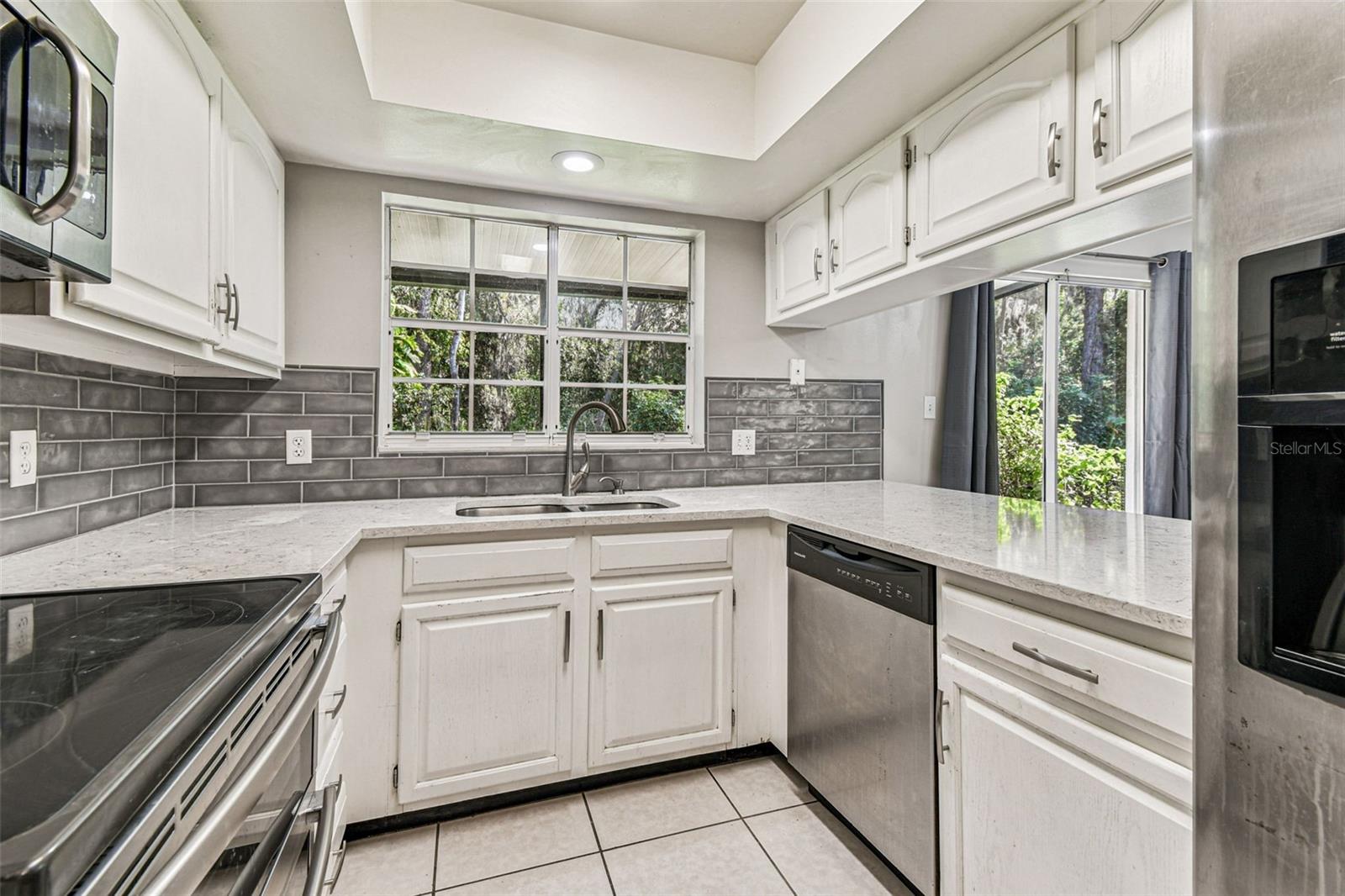 PINE GROVE CONDO AT BLOOMINGDALE - Residential