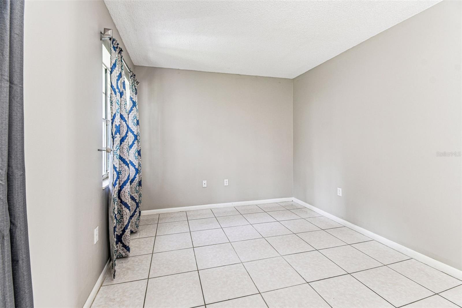 PINE GROVE CONDO AT BLOOMINGDALE - Residential