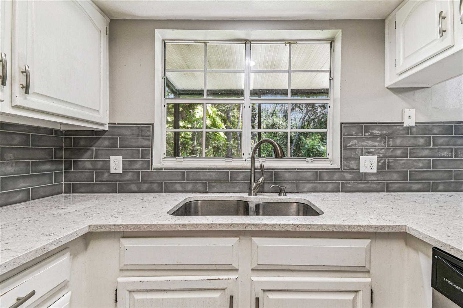 PINE GROVE CONDO AT BLOOMINGDALE - Residential