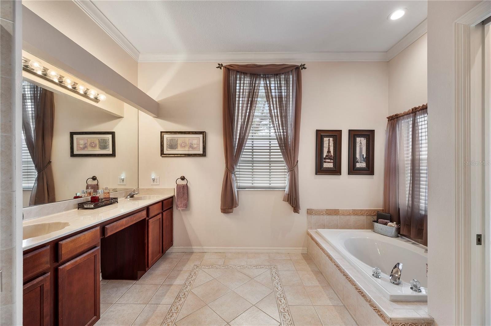 VAN DYKE ESTATES - Residential