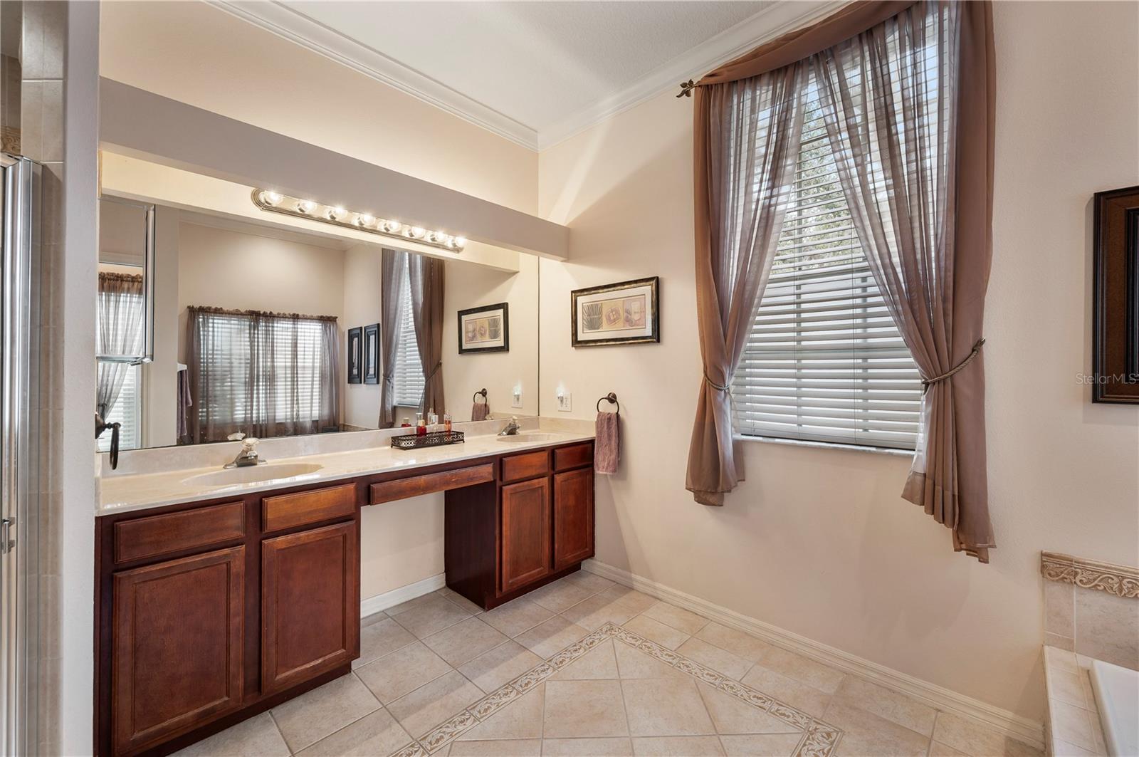 VAN DYKE ESTATES - Residential