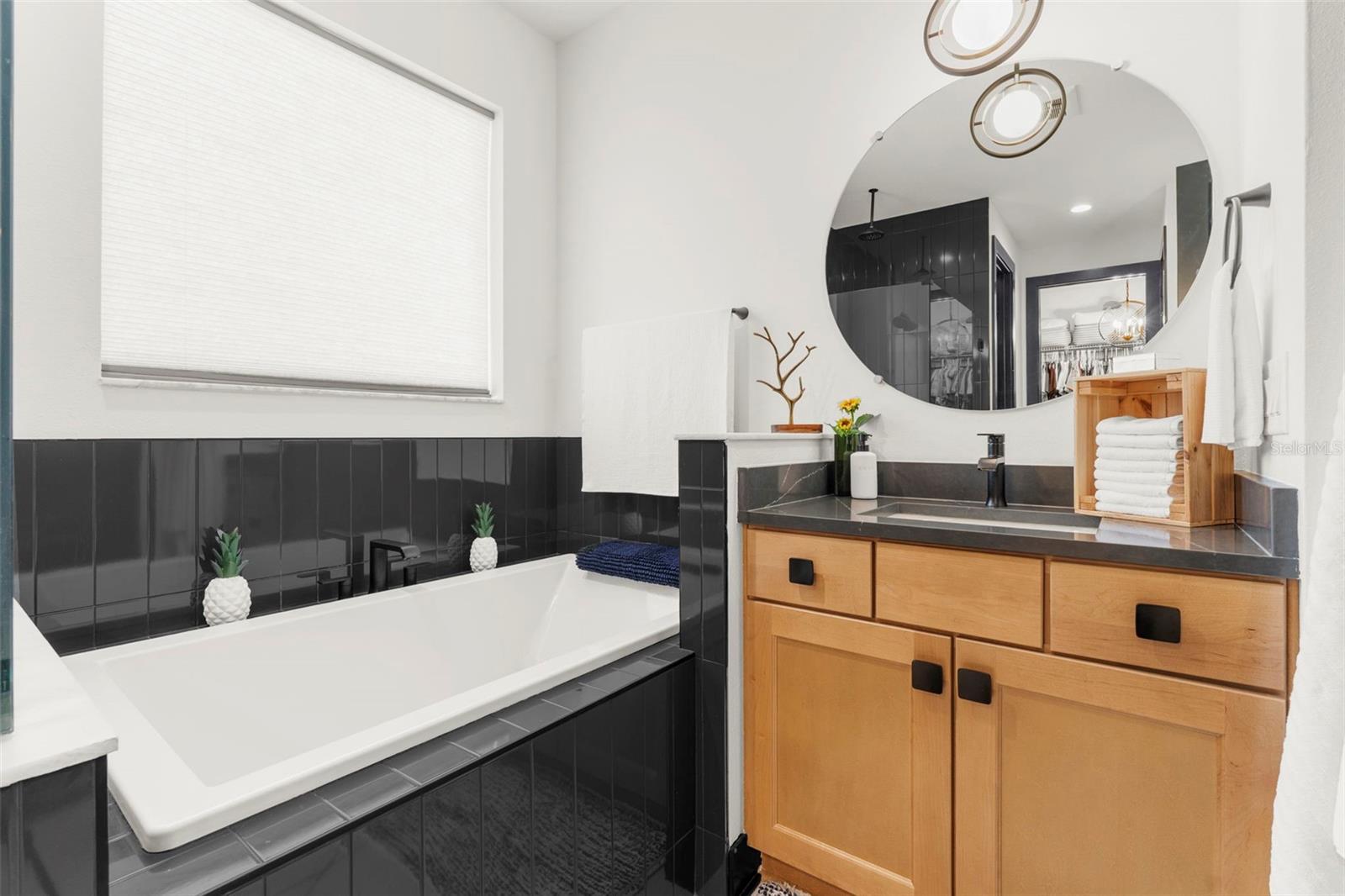 ISLES AT BAYVIEW PH III - Residential Lease